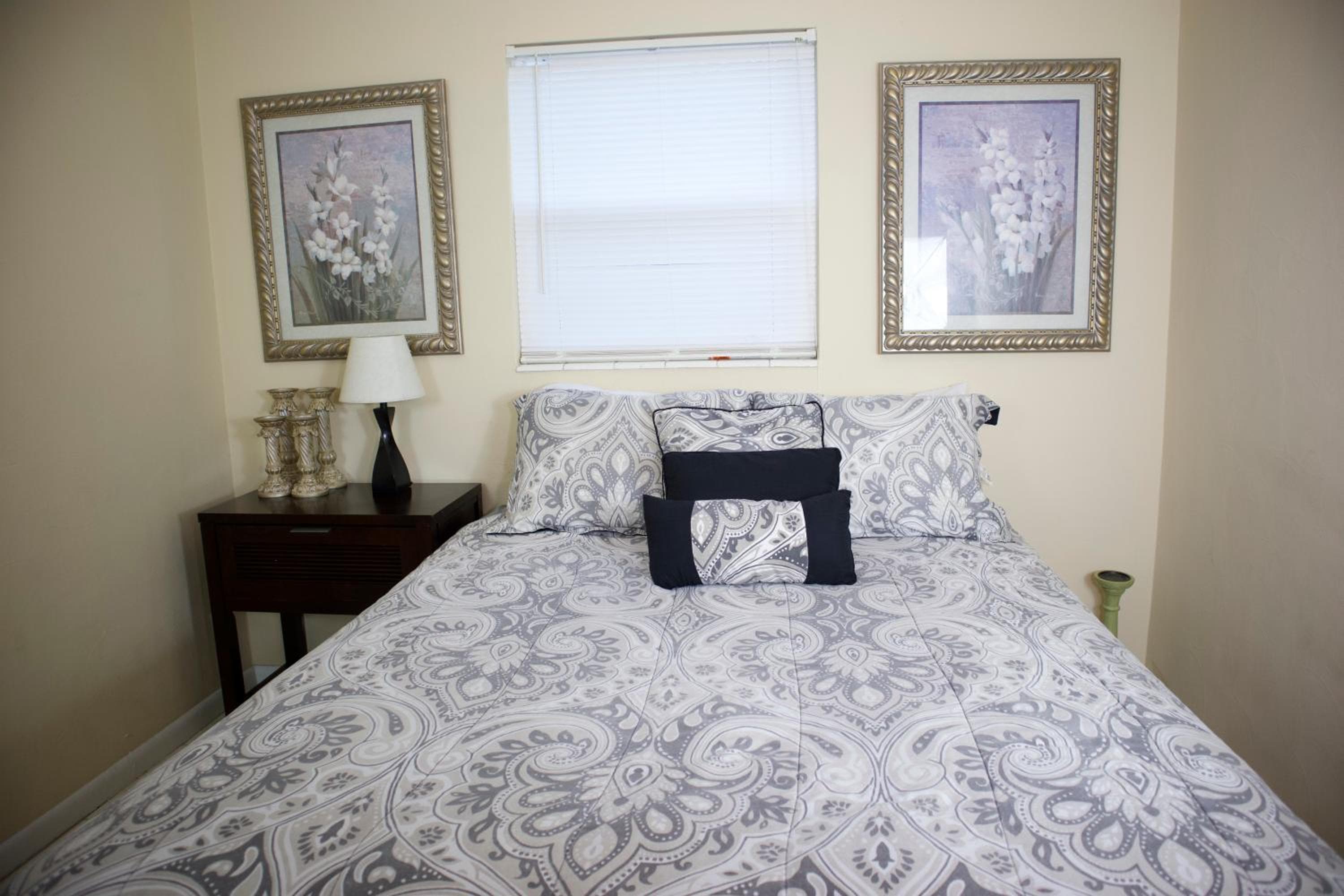 Great Location near Downtown & Airport — 27