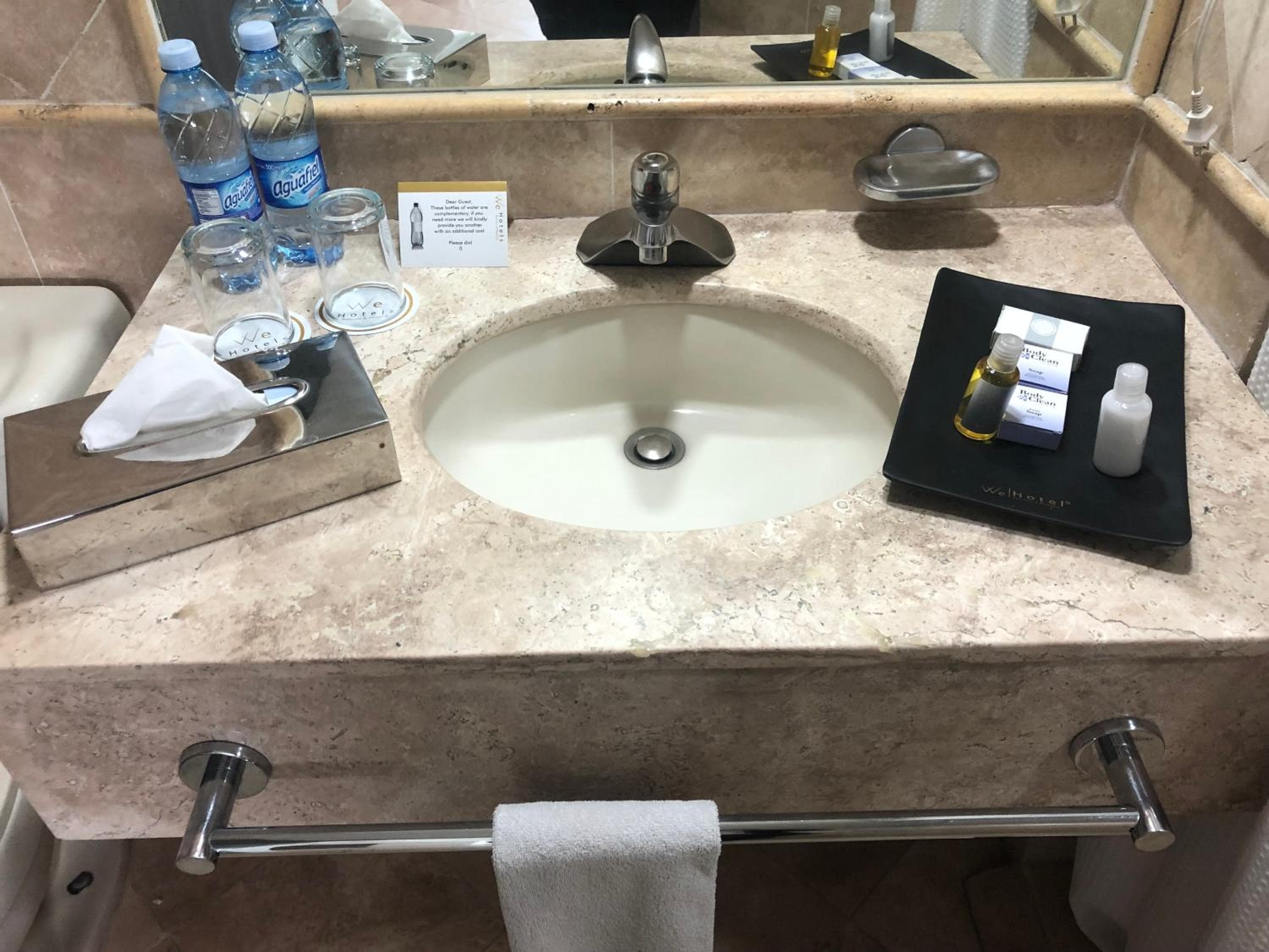 We Hotel Aeropuerto — 2