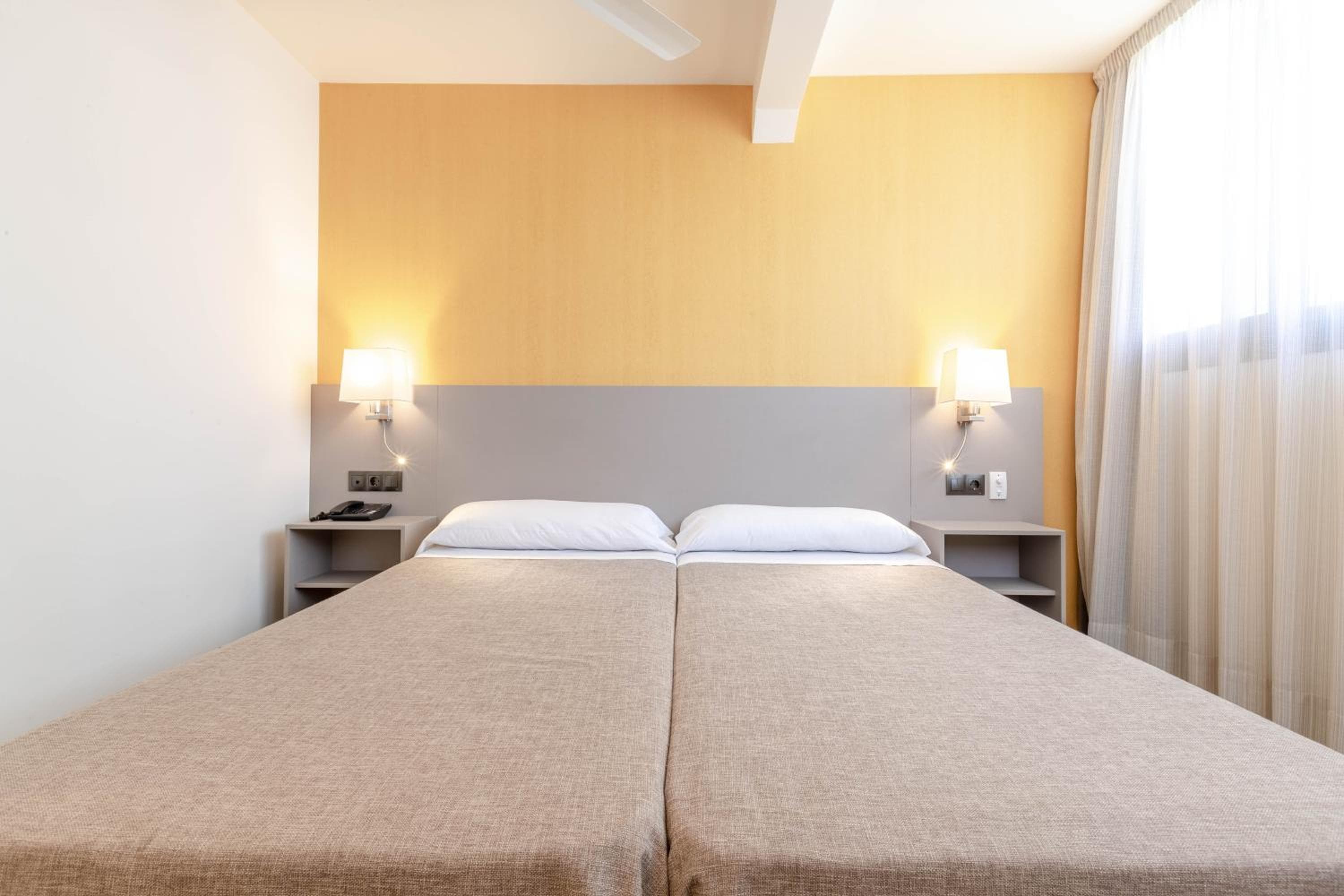Hotel Zeus — 2