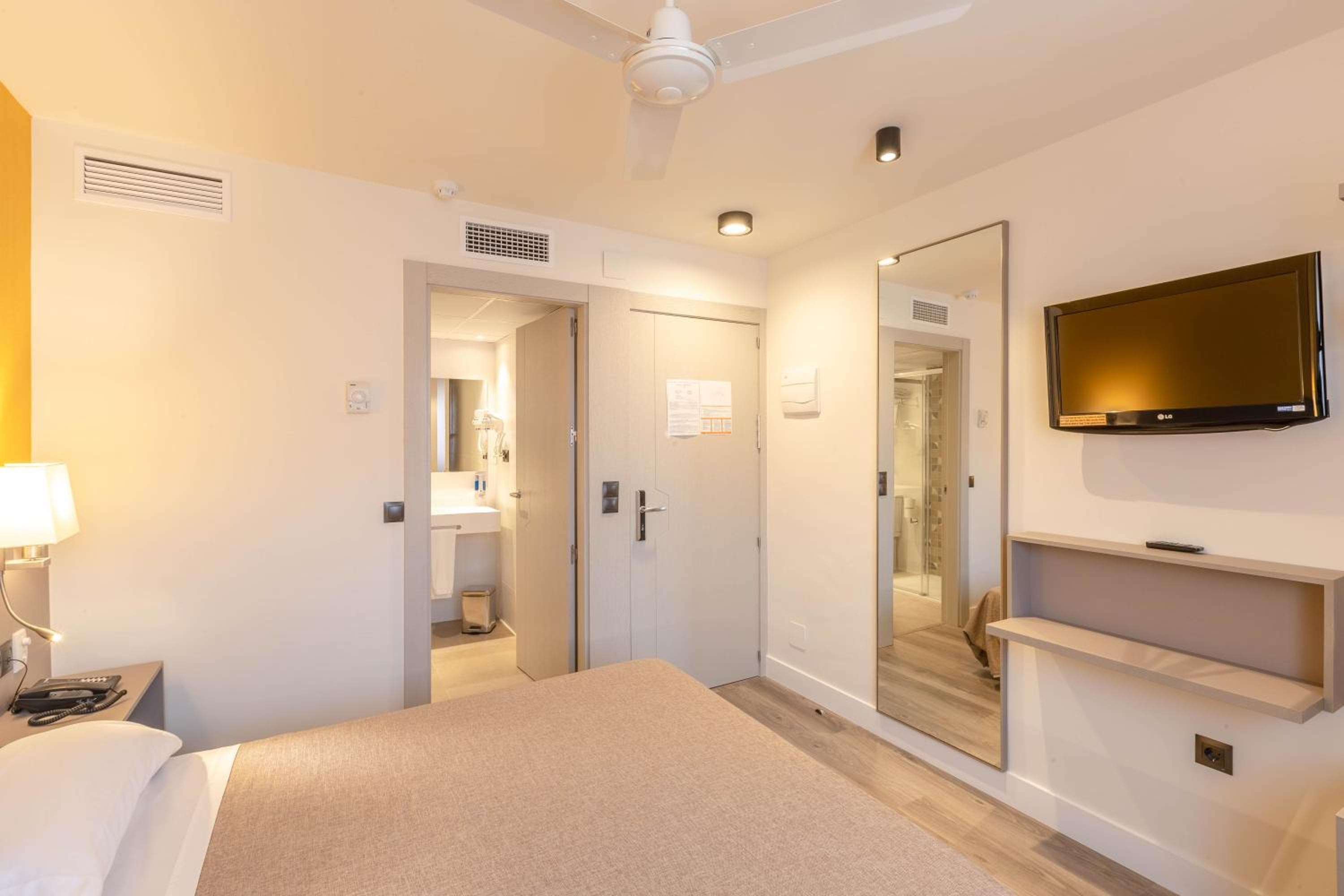 Hotel Zeus — 14