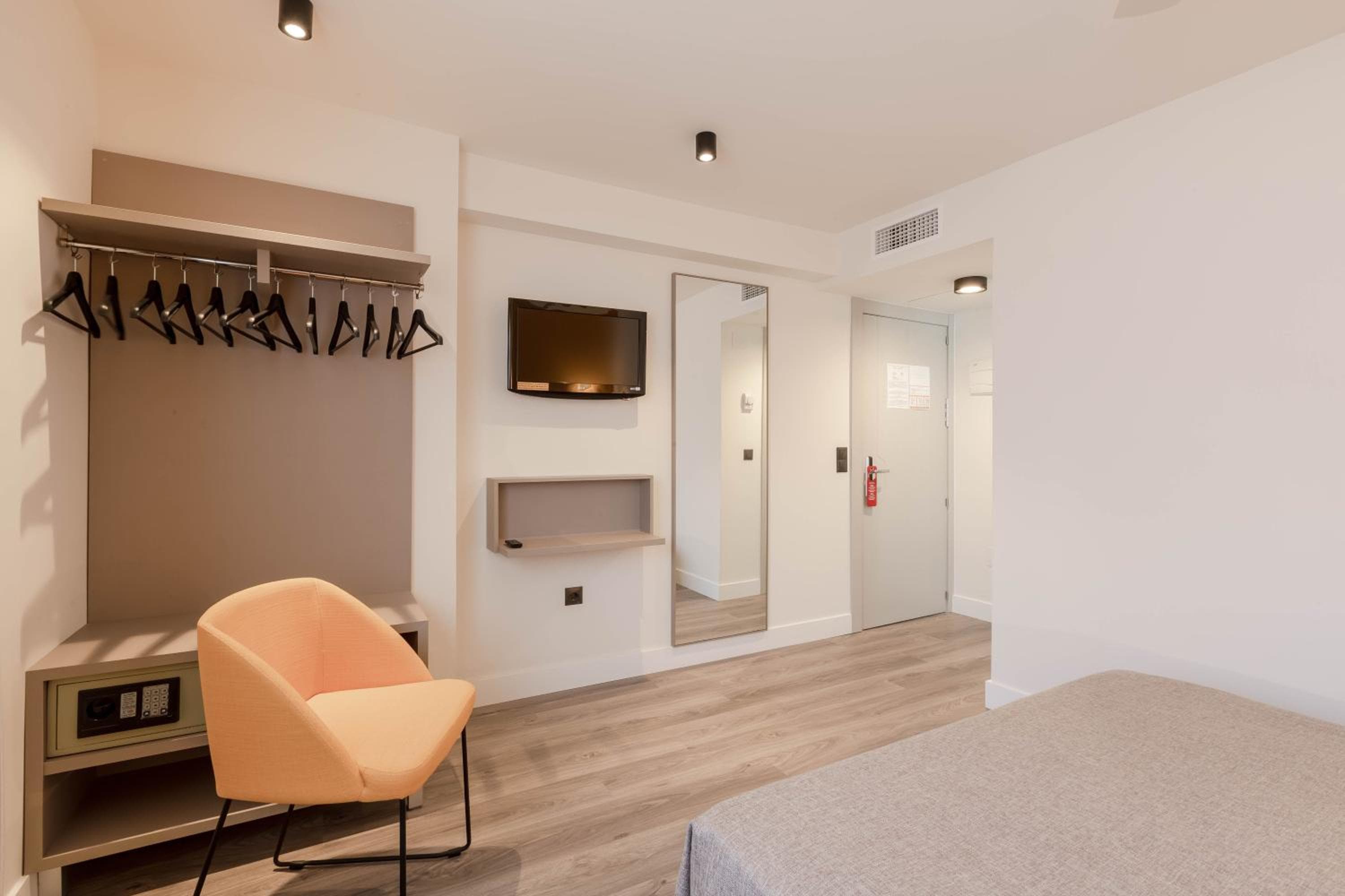 Hotel Zeus — 25