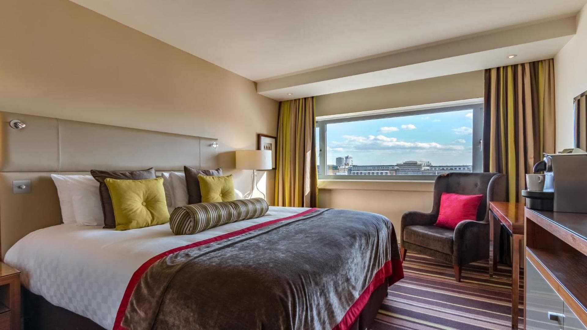Il Tower Hotel, Londra — 25