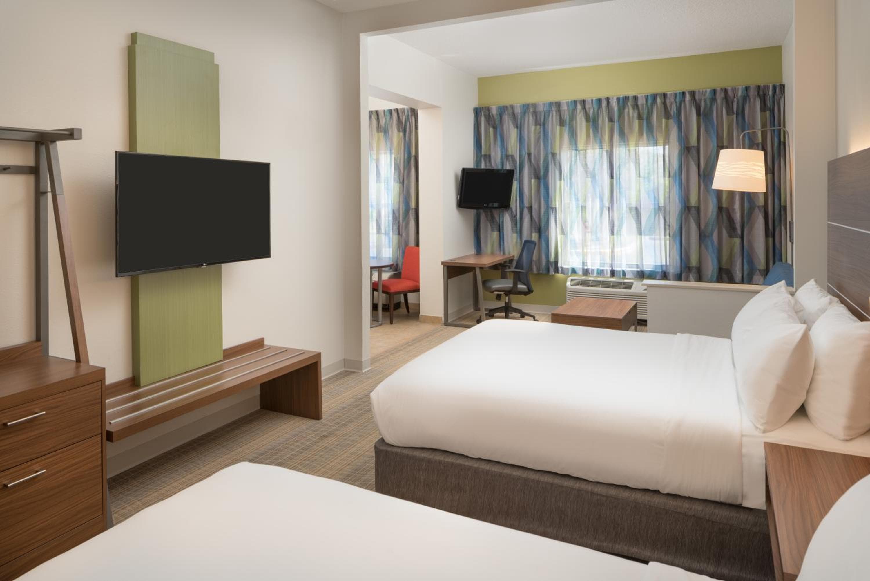 Holiday Inn Express & Suites Orlando International Airport, un hotel IHG — 2