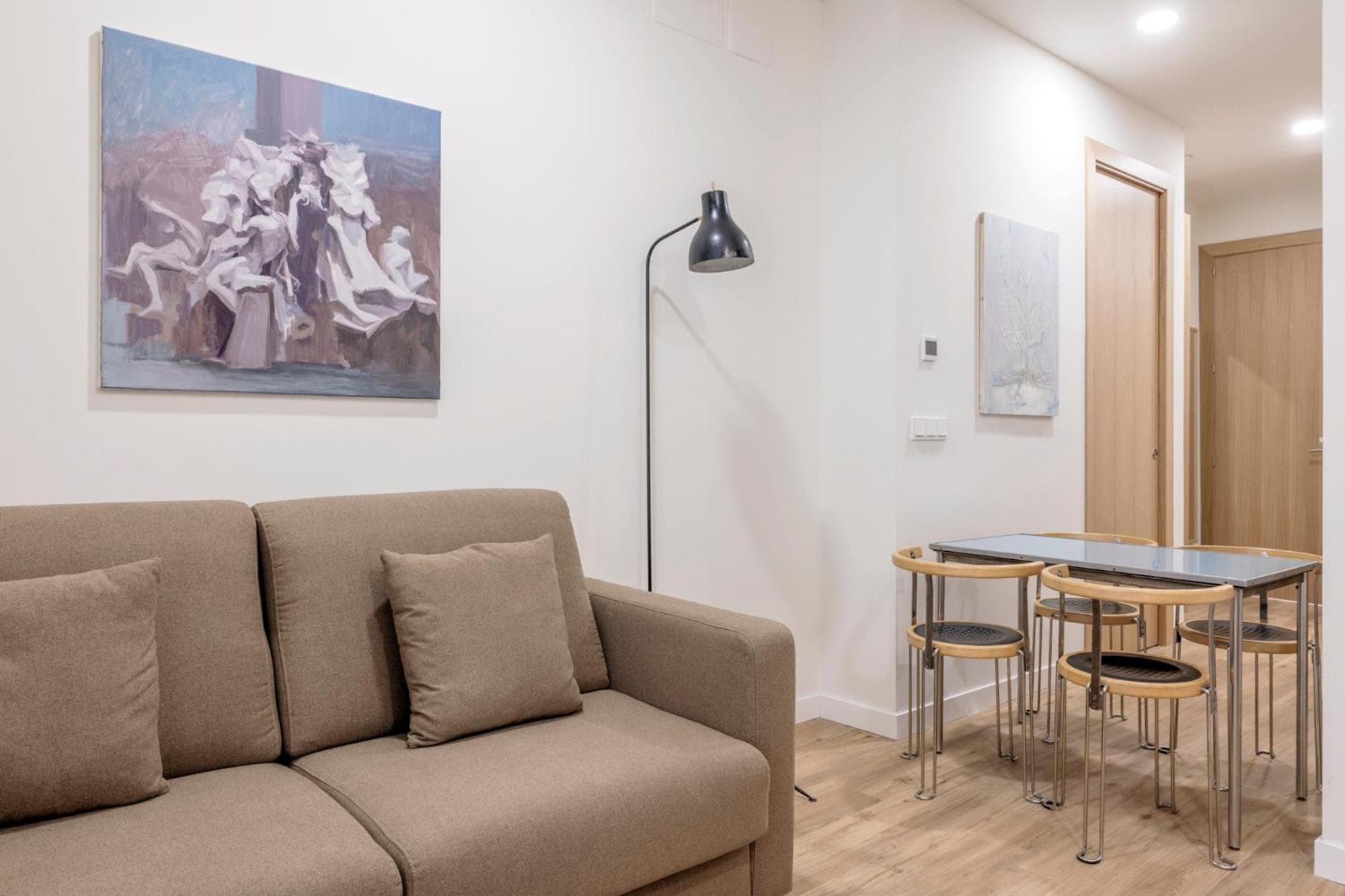 Apartamentos de lujo EL MUSEO Living&Experience Club Arte contemporáneo y mobiliario de colección de los años 50 — 15