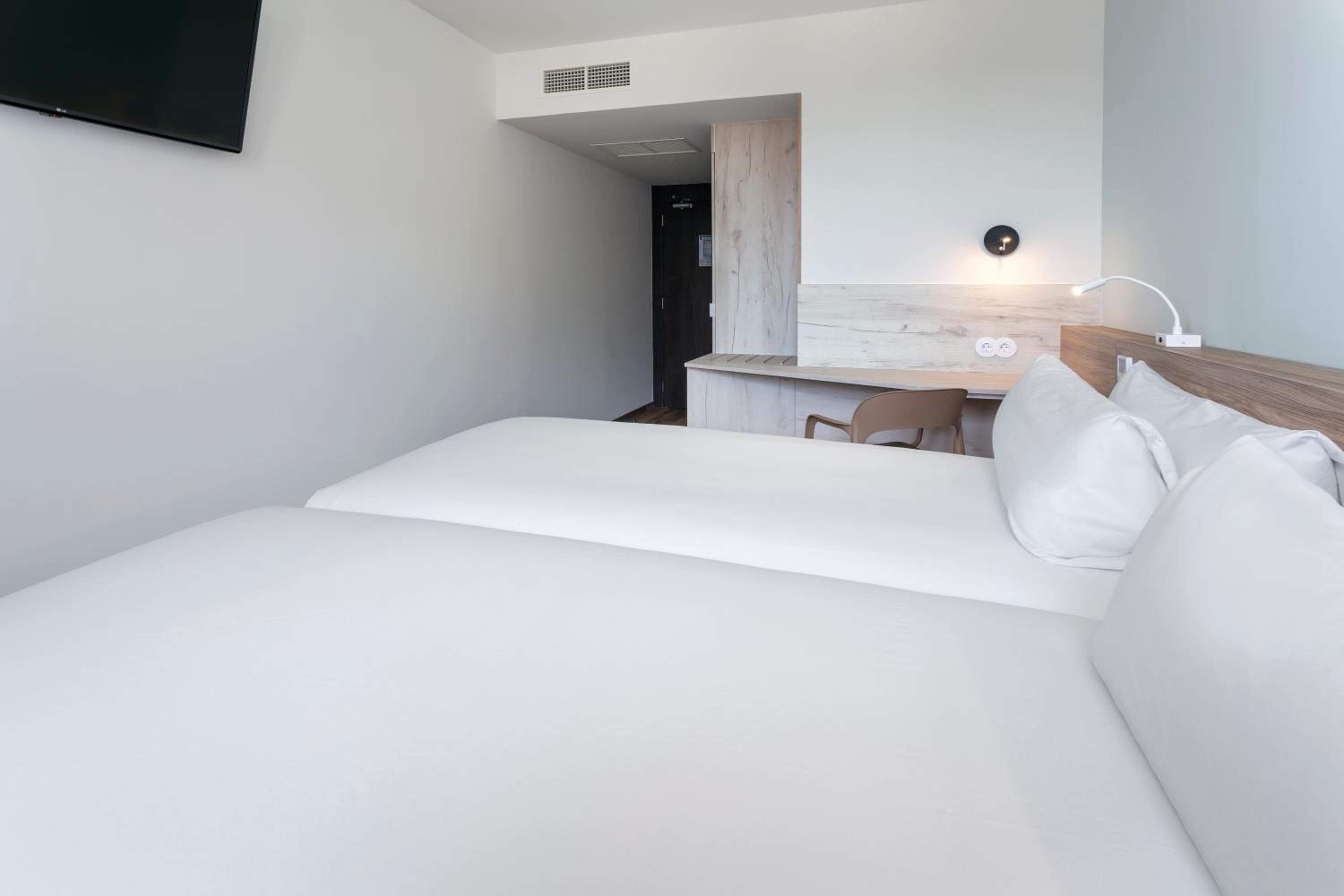 B&B HOTEL Lissabon Flughafen — 13