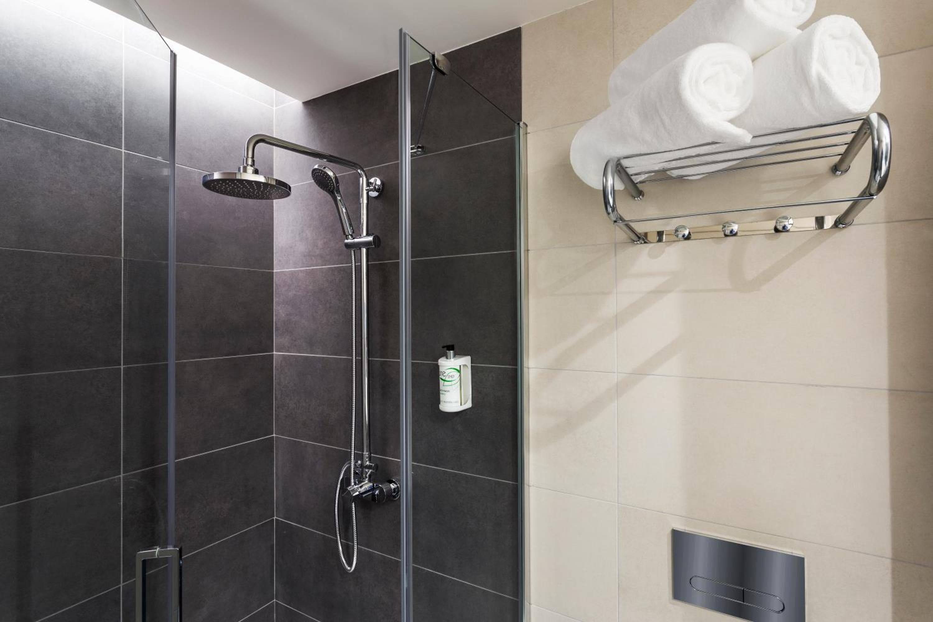 B&B HOTEL Lissabon Flughafen — 20