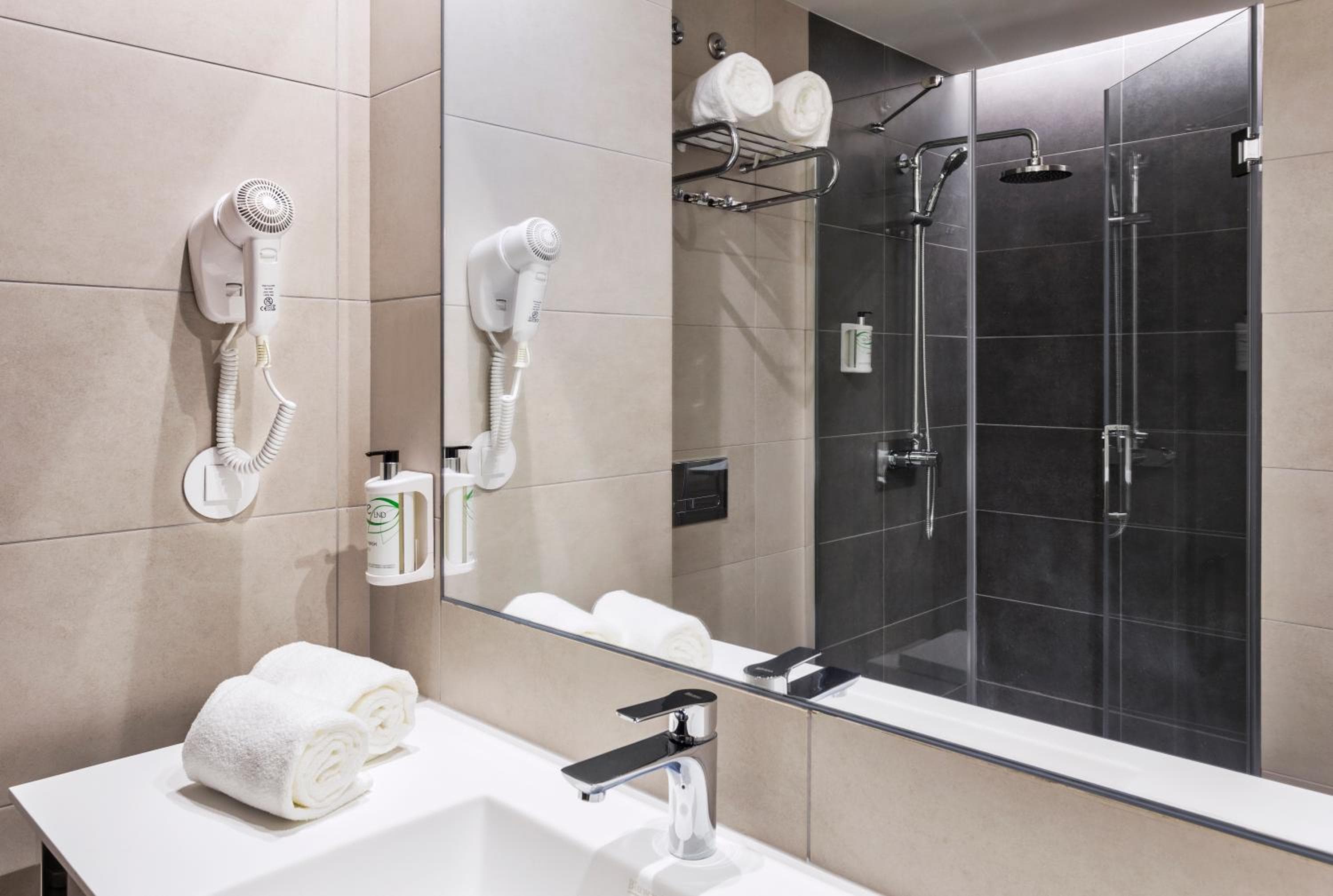 B&B HOTEL Lissabon Flughafen — 18