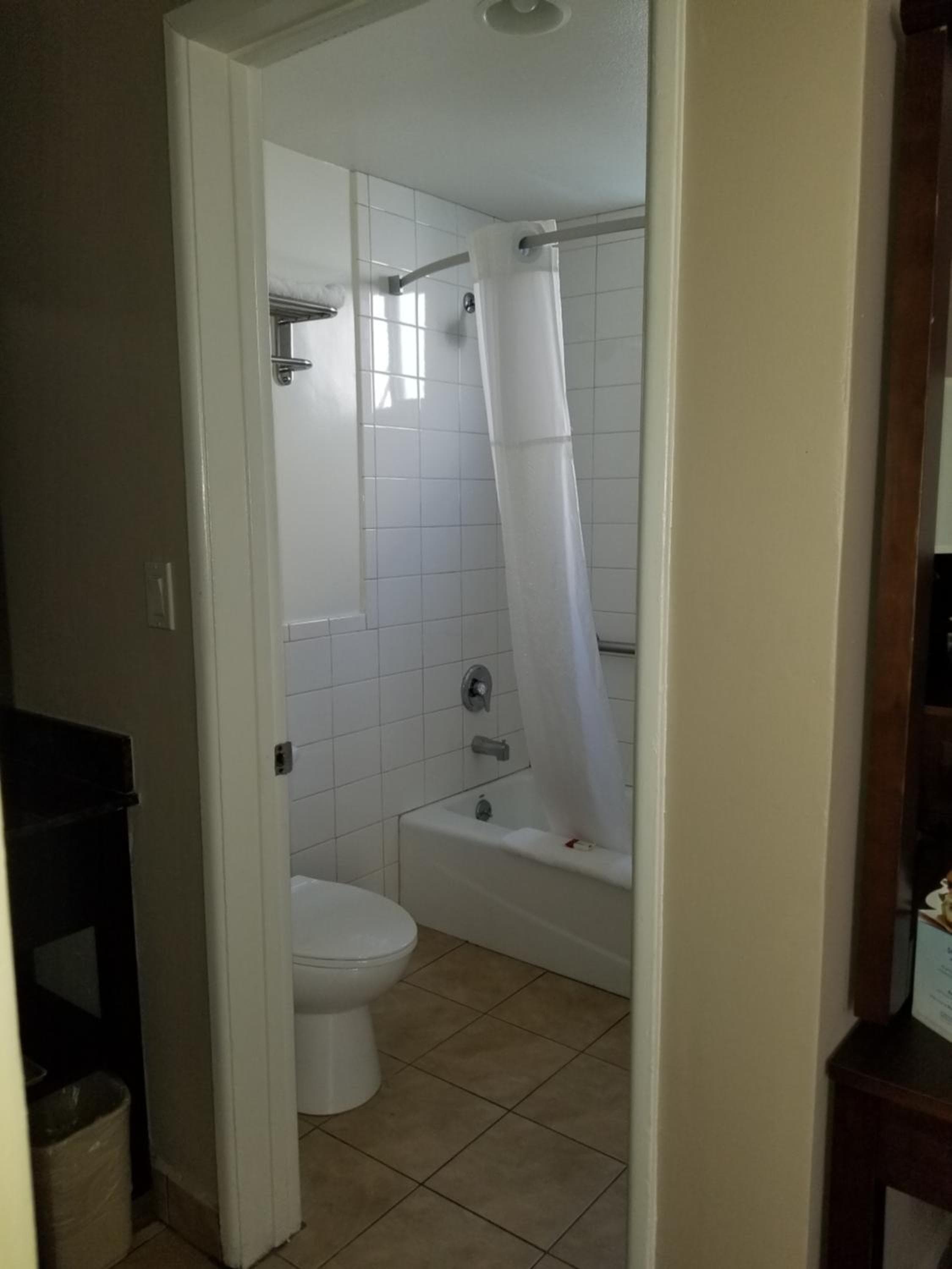Super 8 by Wyndham Los Angeles-Culver City Area — 8