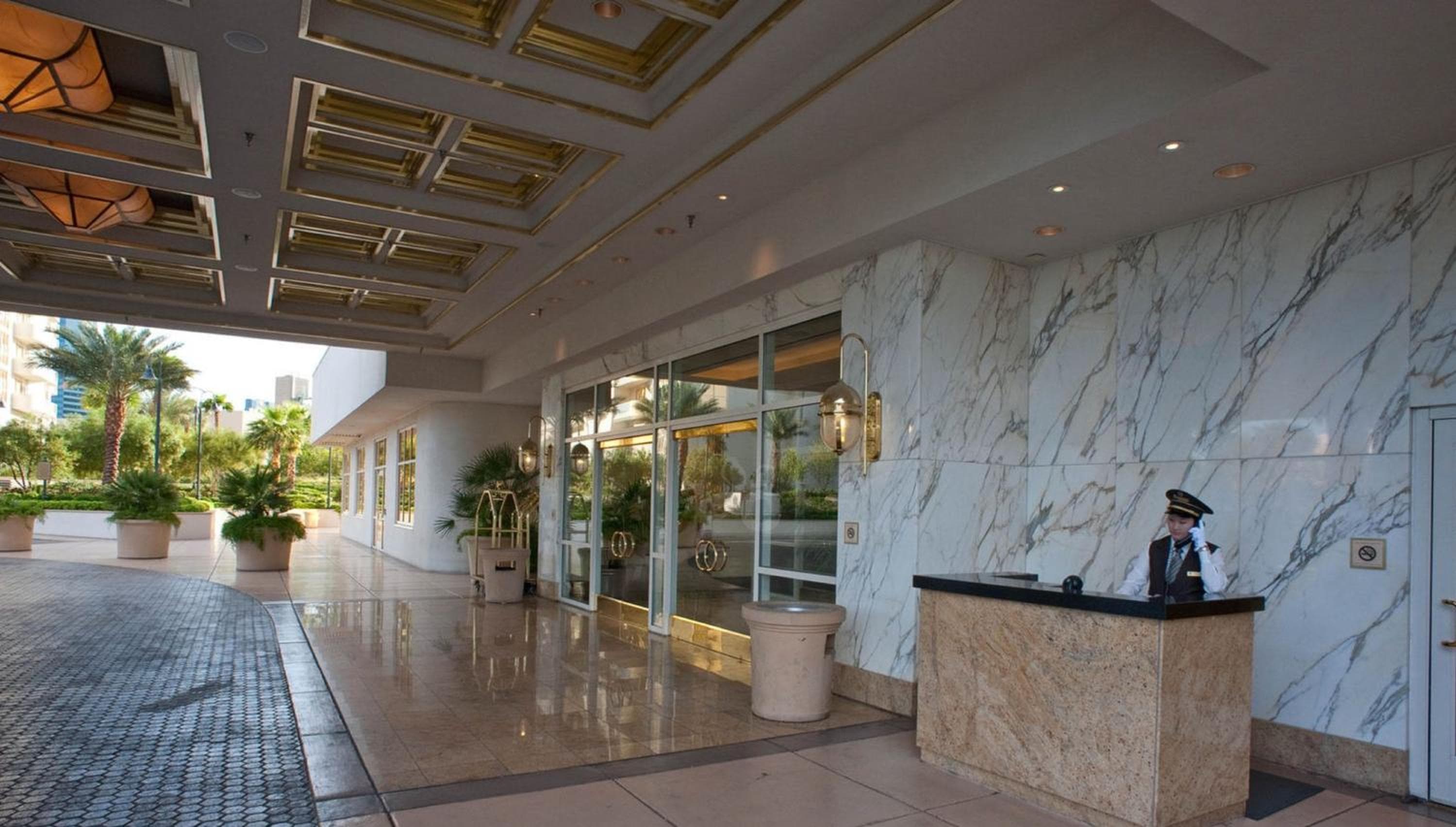 StripViewSuites at Signature — 4