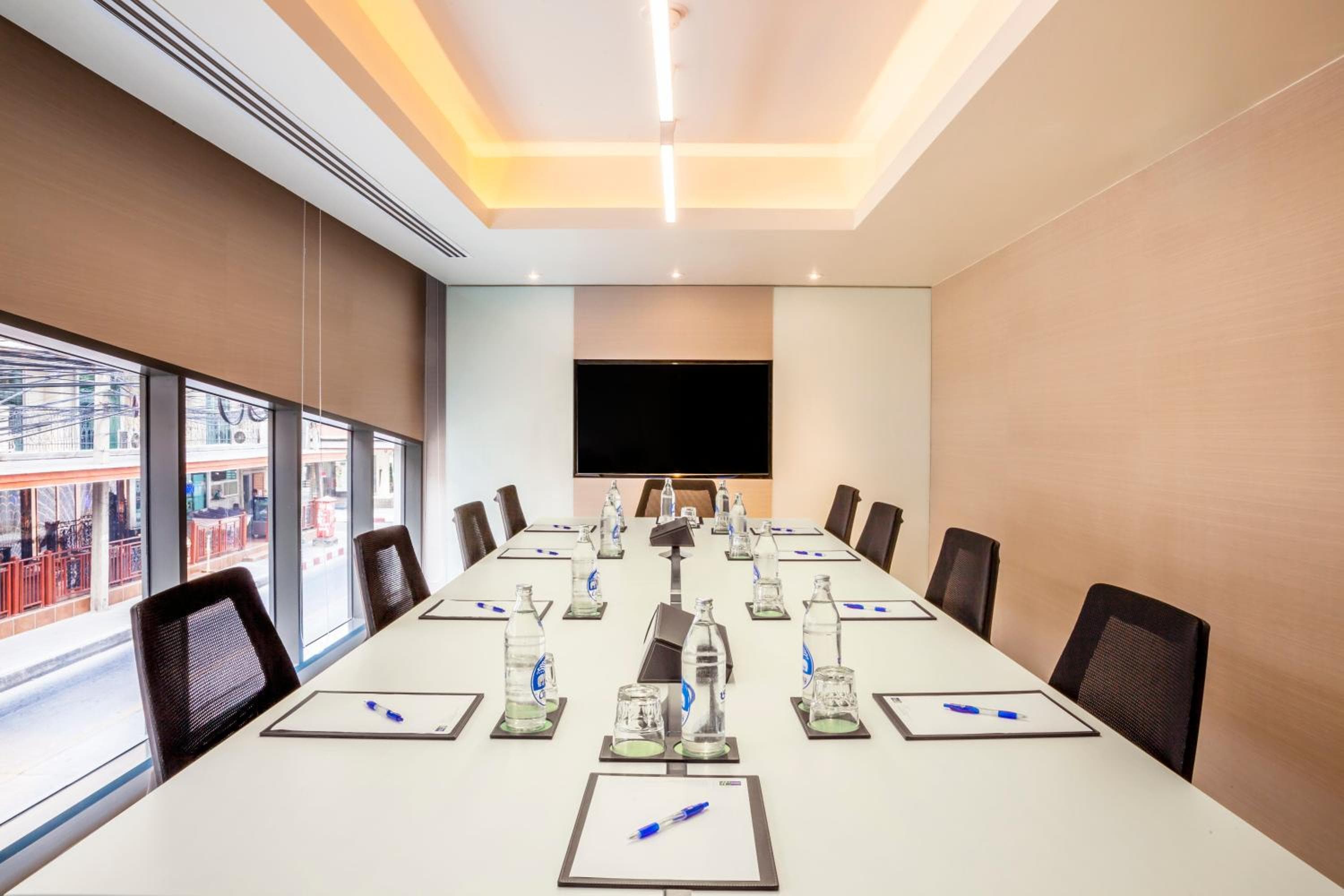 Holiday Inn Express Bangkok Sukhumvit 11 by IHG — 7