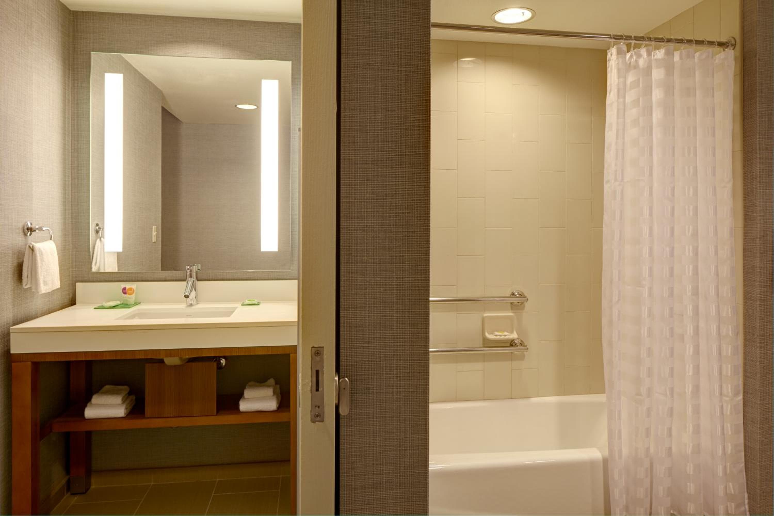 Hyatt Place Orlando Airport — 8