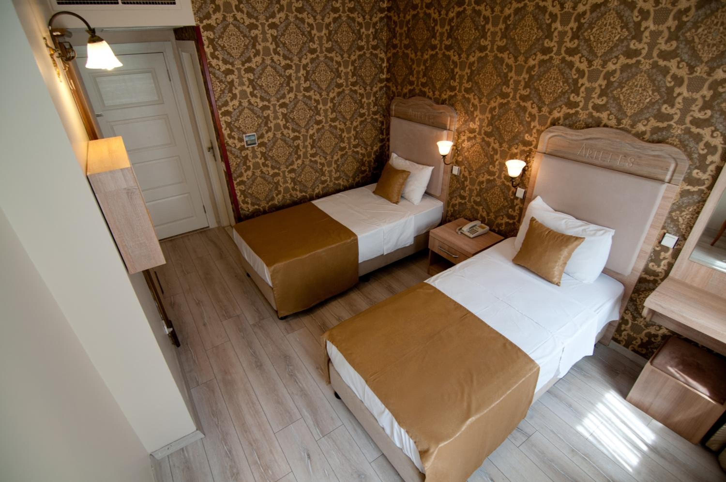 Artefes Hotel Ciudad Vieja — 9