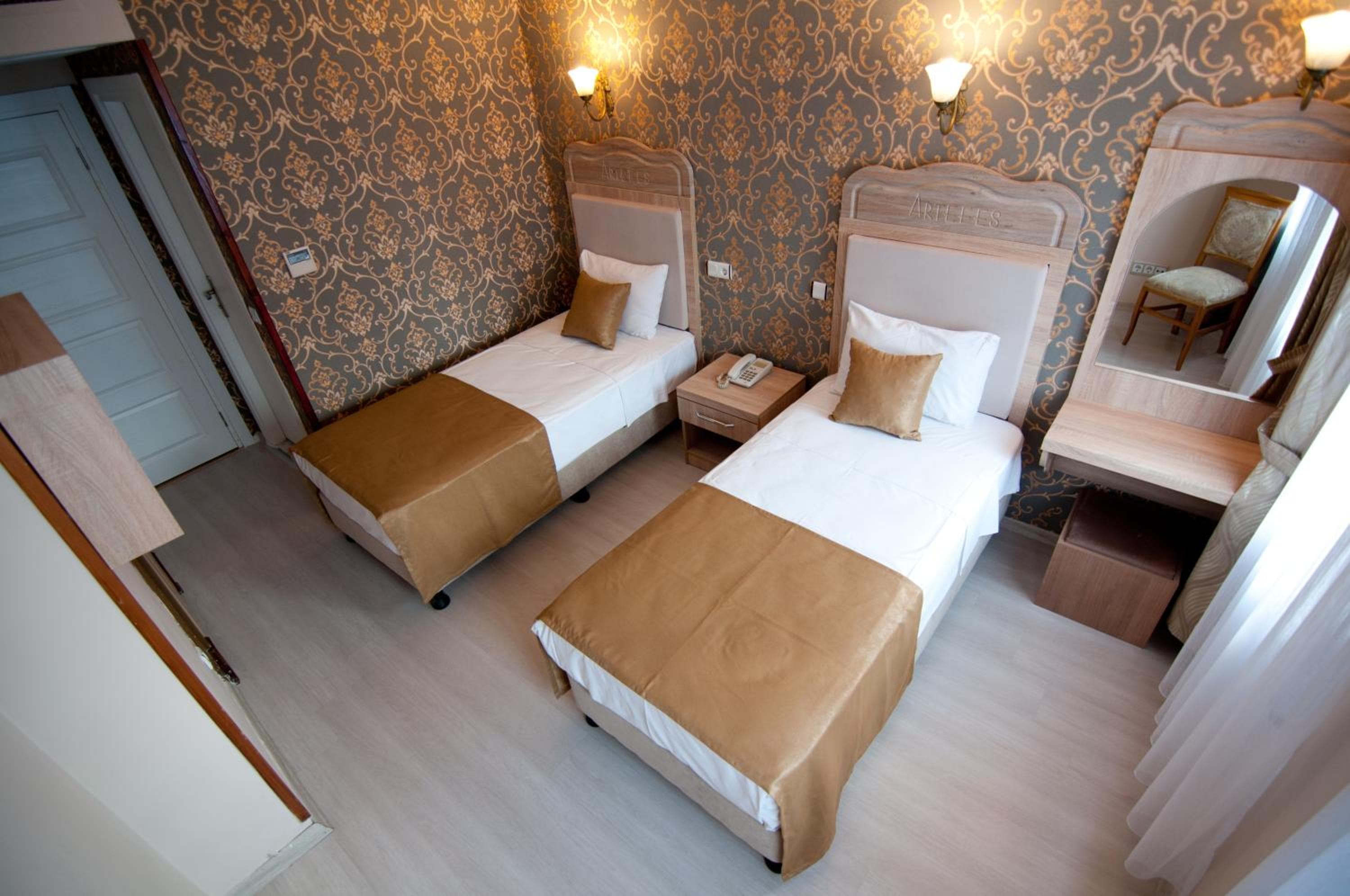 Artefes Hotel Ciudad Vieja — 11