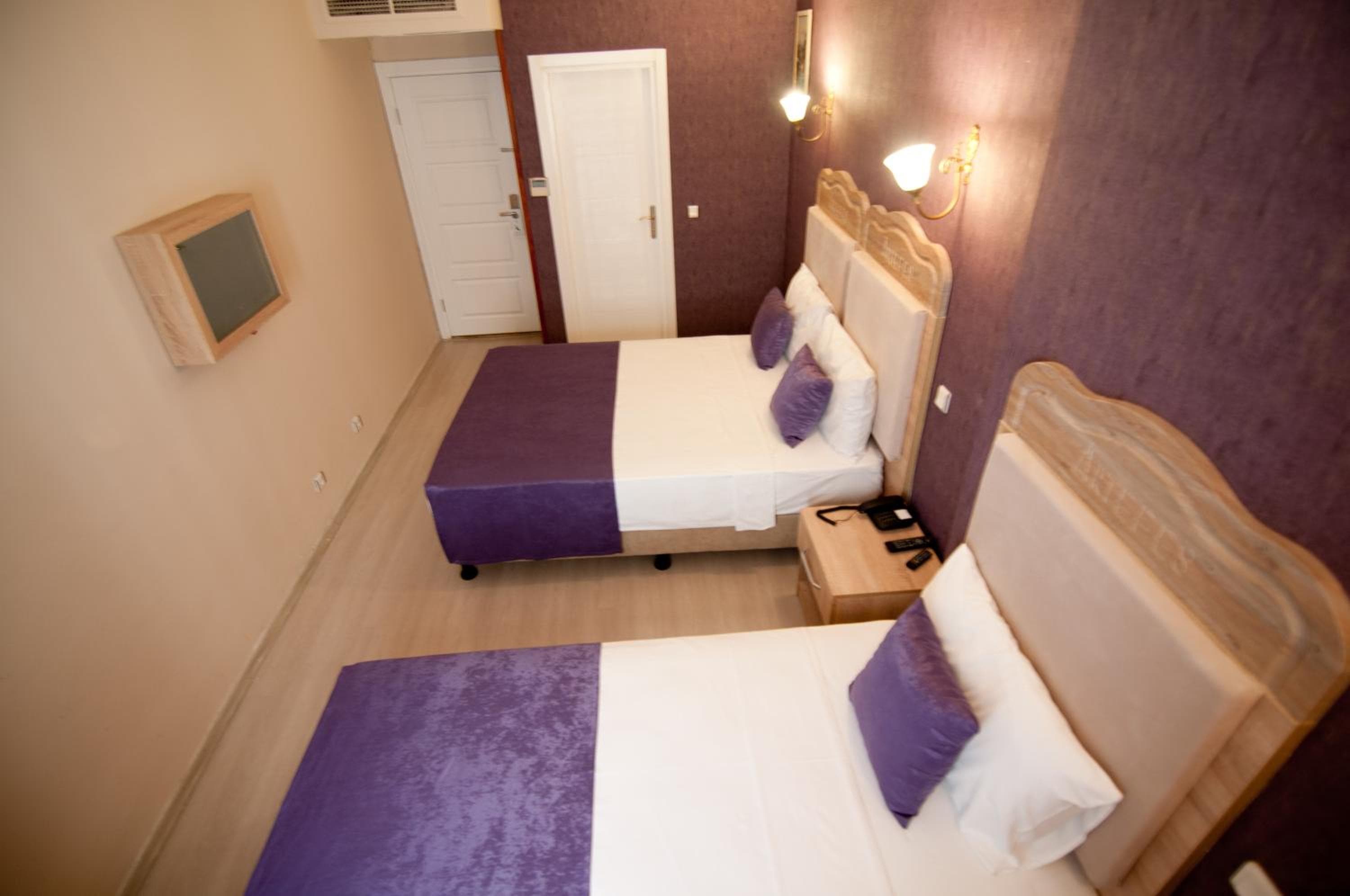 Artefes Hotel Ciudad Vieja — 16