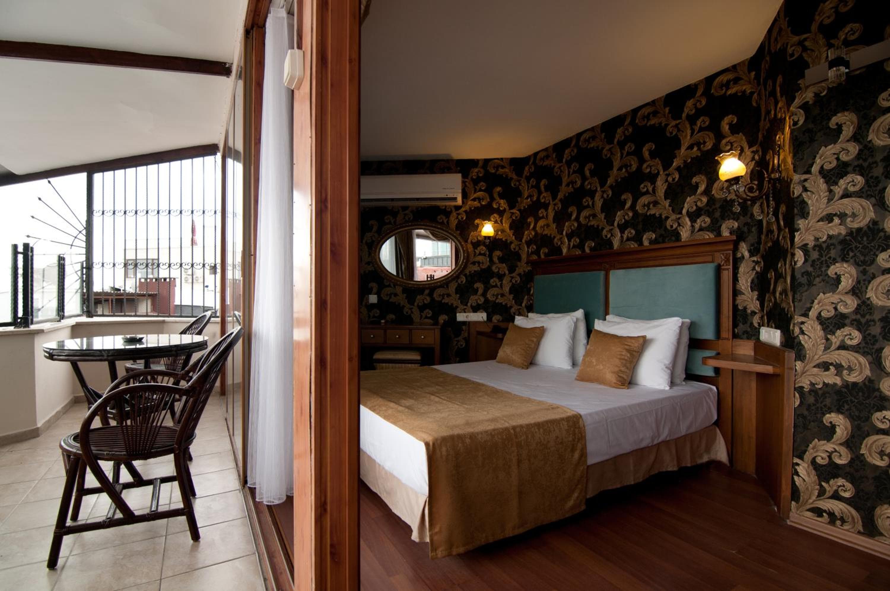 Artefes Hotel Ciudad Vieja — 28