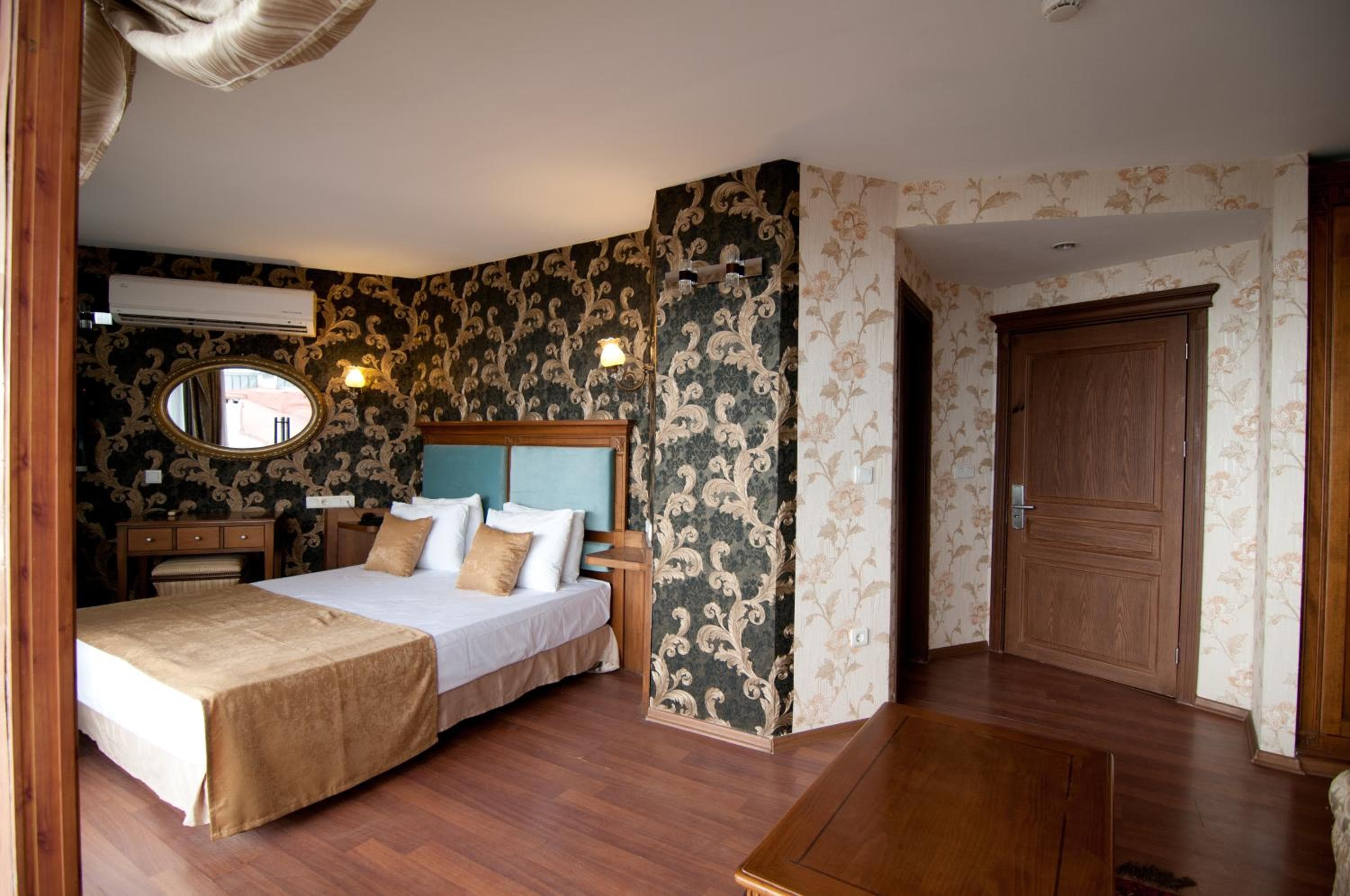 Artefes Hotel Ciudad Vieja — 17