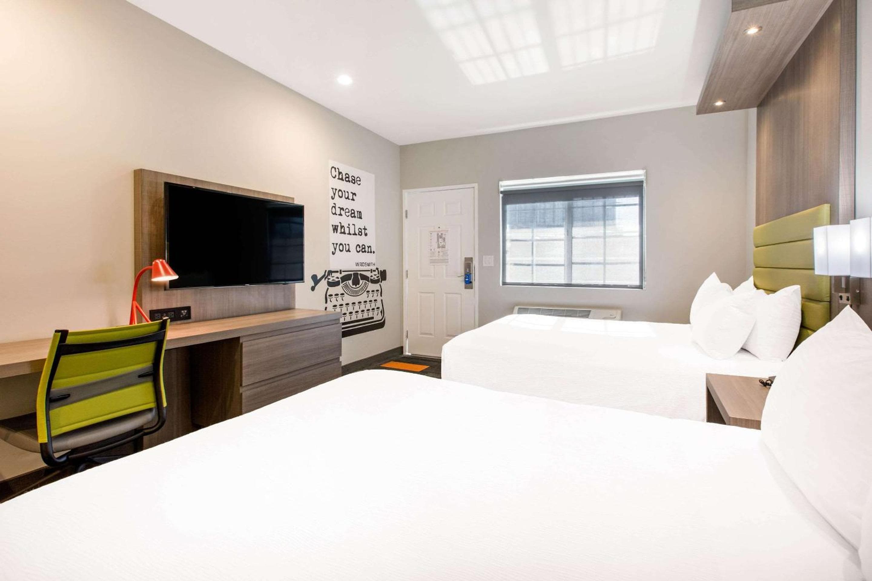 Rodeway Inn near Melrose Ave — 20