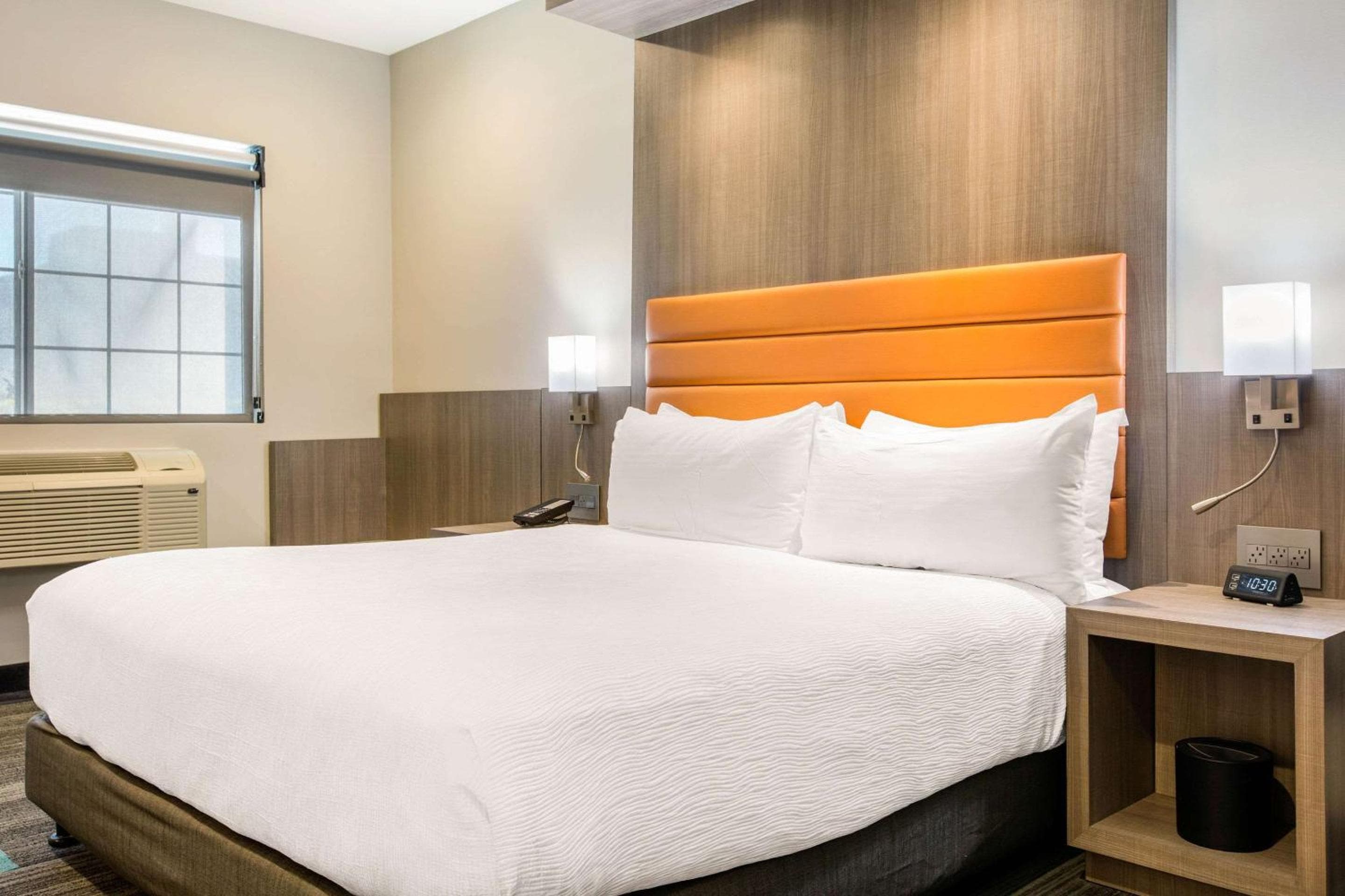 Rodeway Inn near Melrose Ave — 2