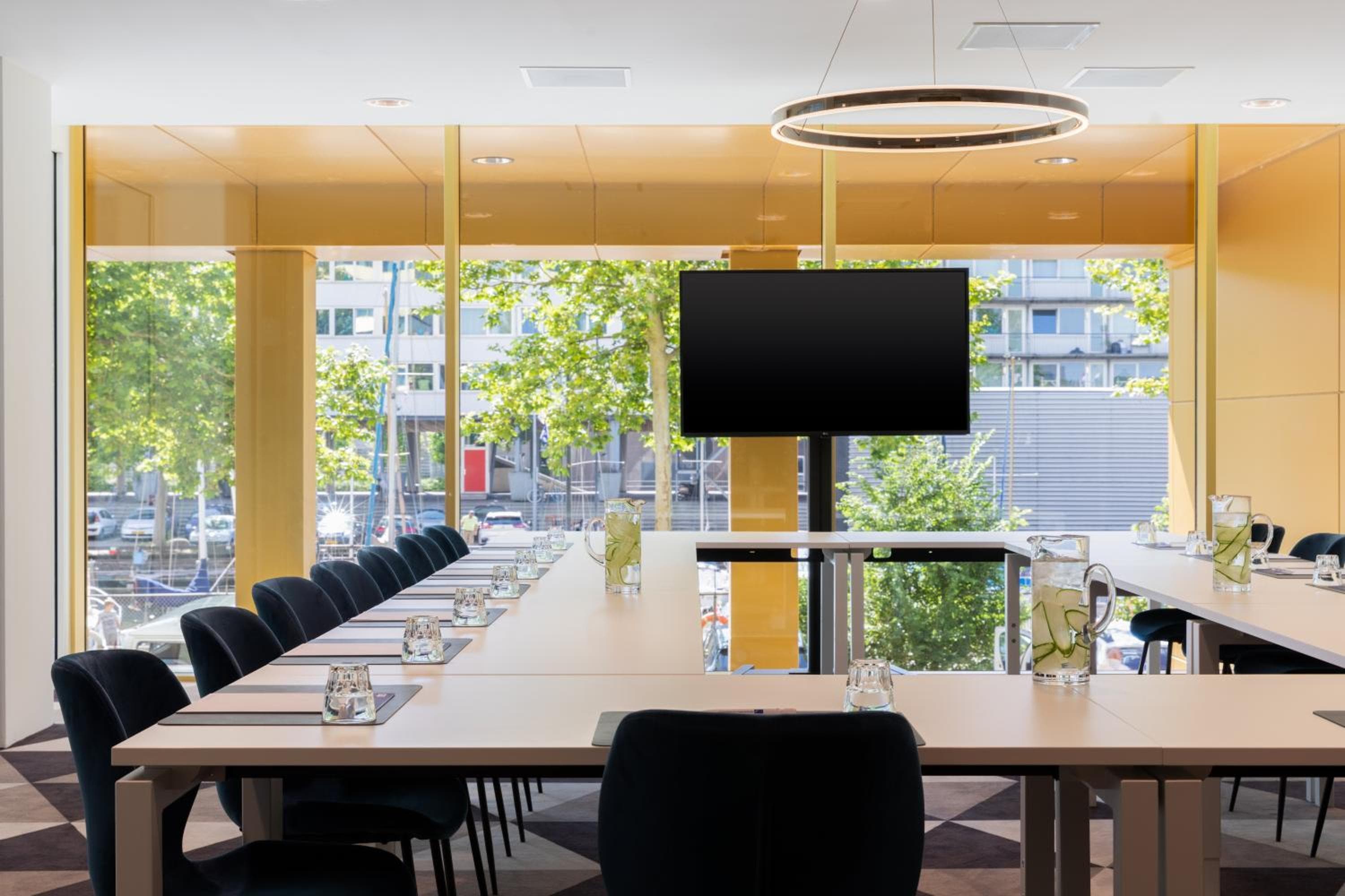 Holiday Inn Express Amsterdam - North Riverside by IHG — 10