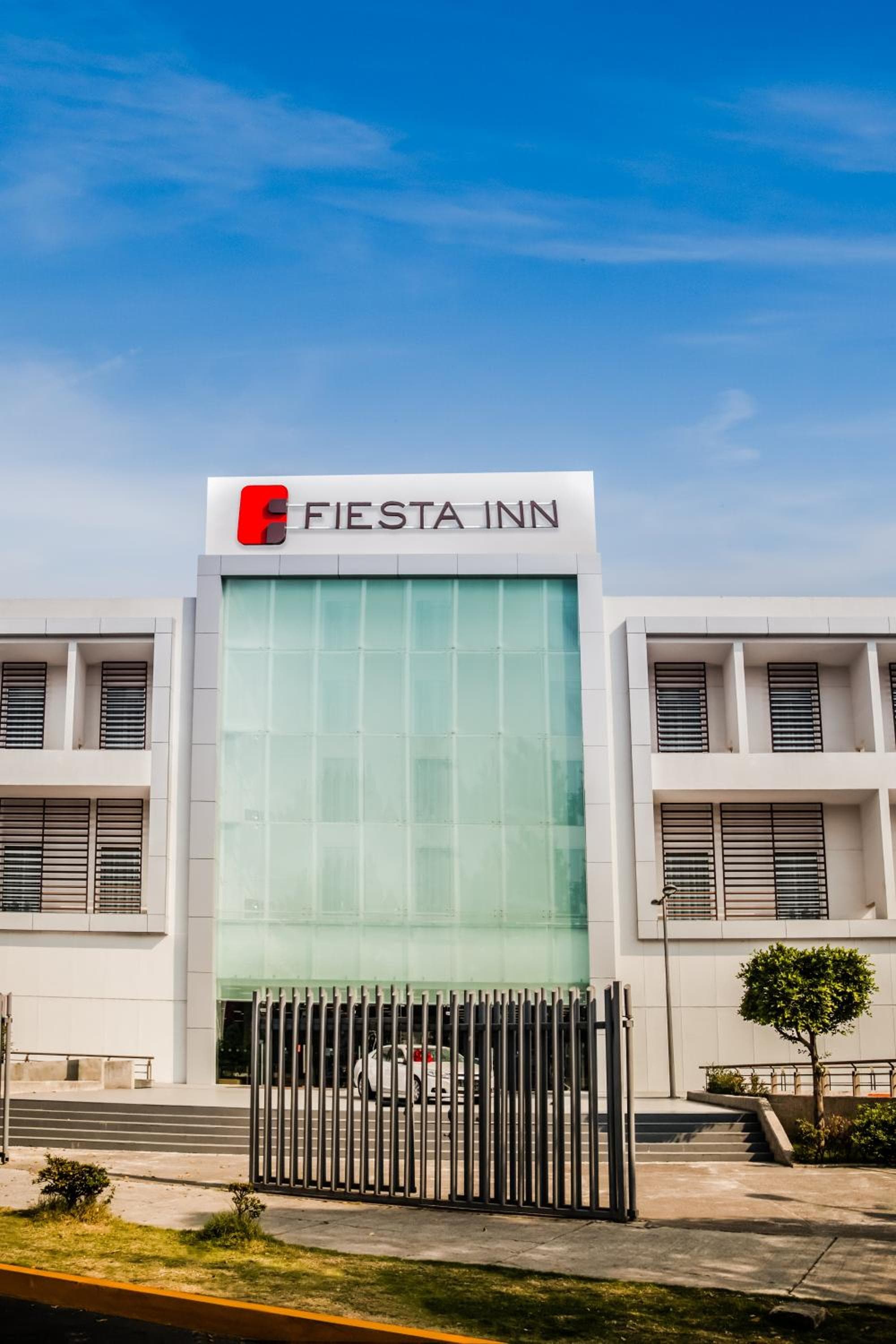 Fiesta Inn Plaza Central Aeropuerto — 8