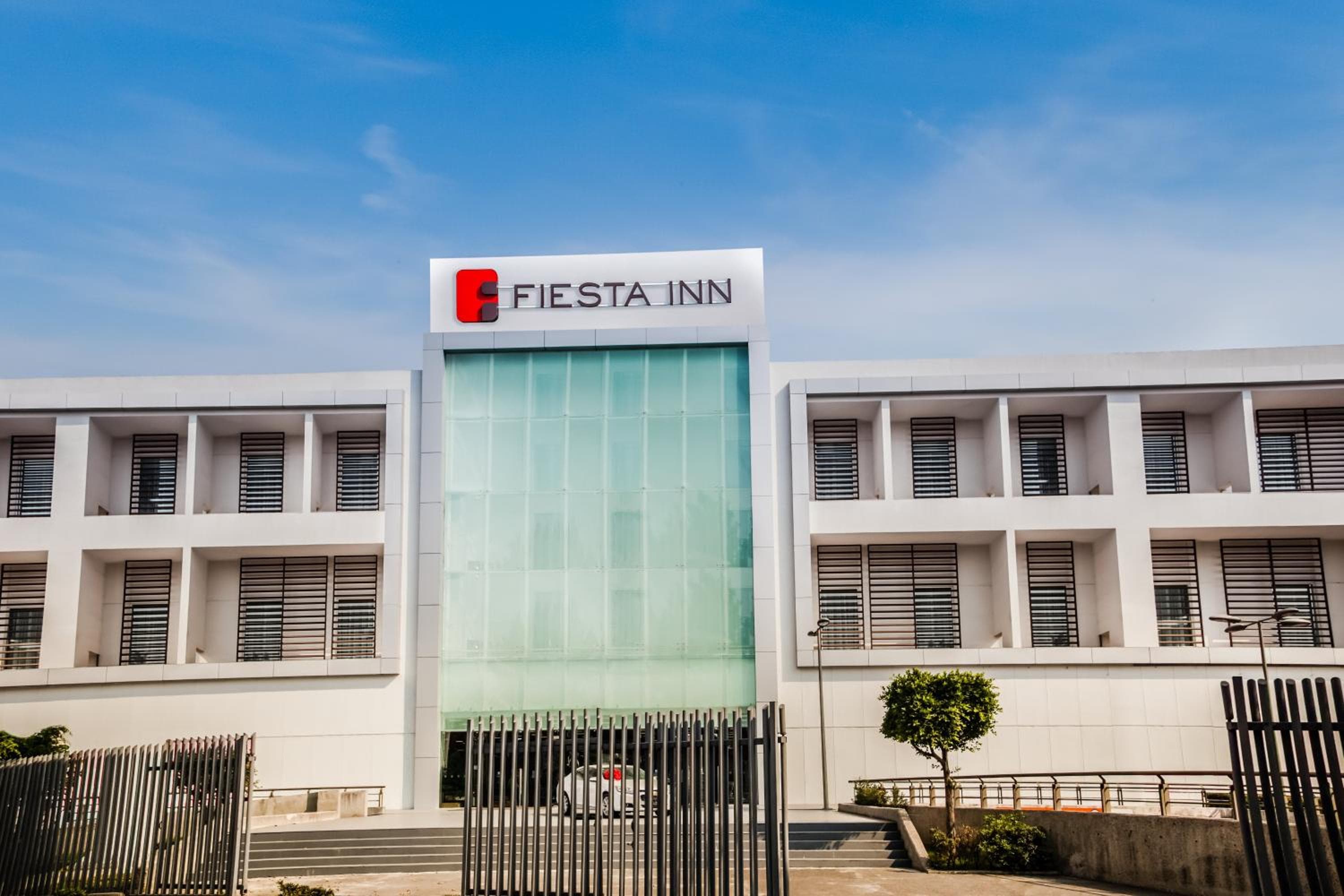 Fiesta Inn Plaza Central Aeropuerto — 10