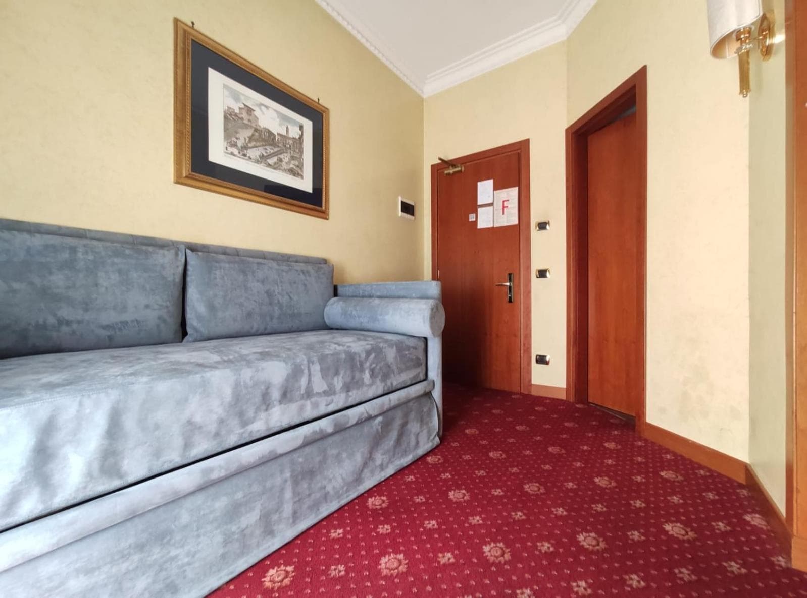 HotelMiami — 17