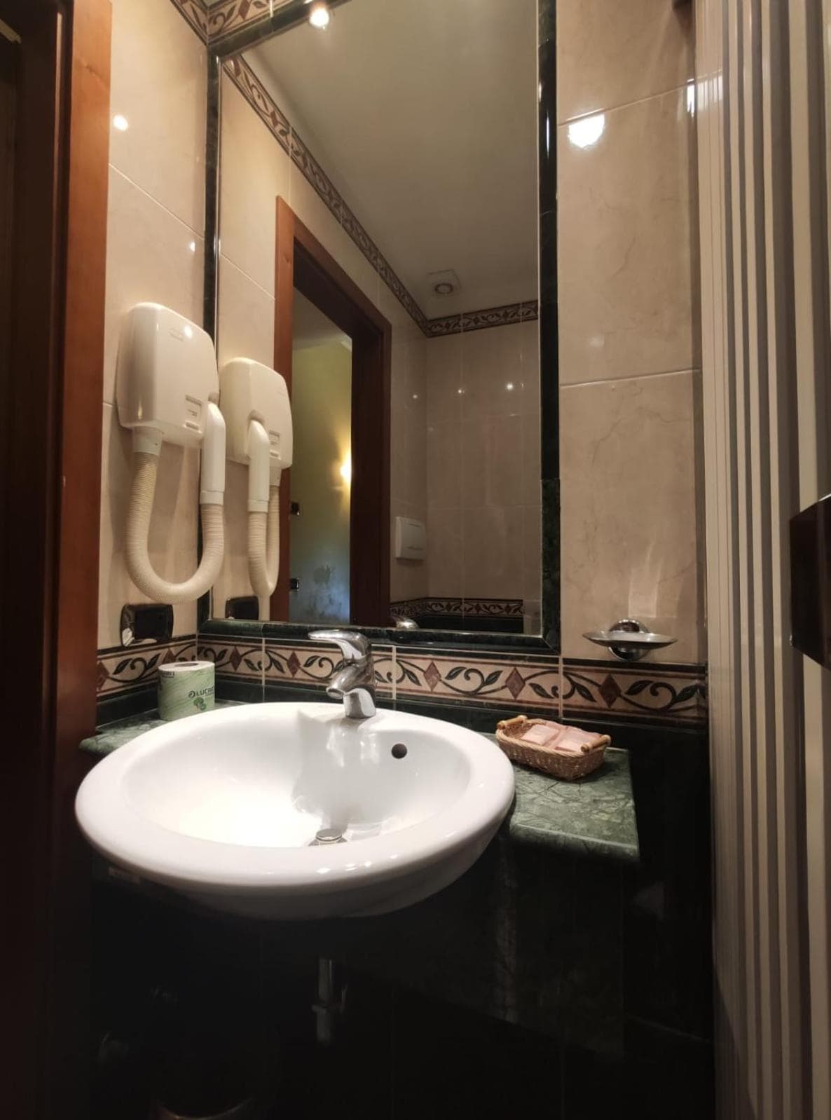 HotelMiami — 25