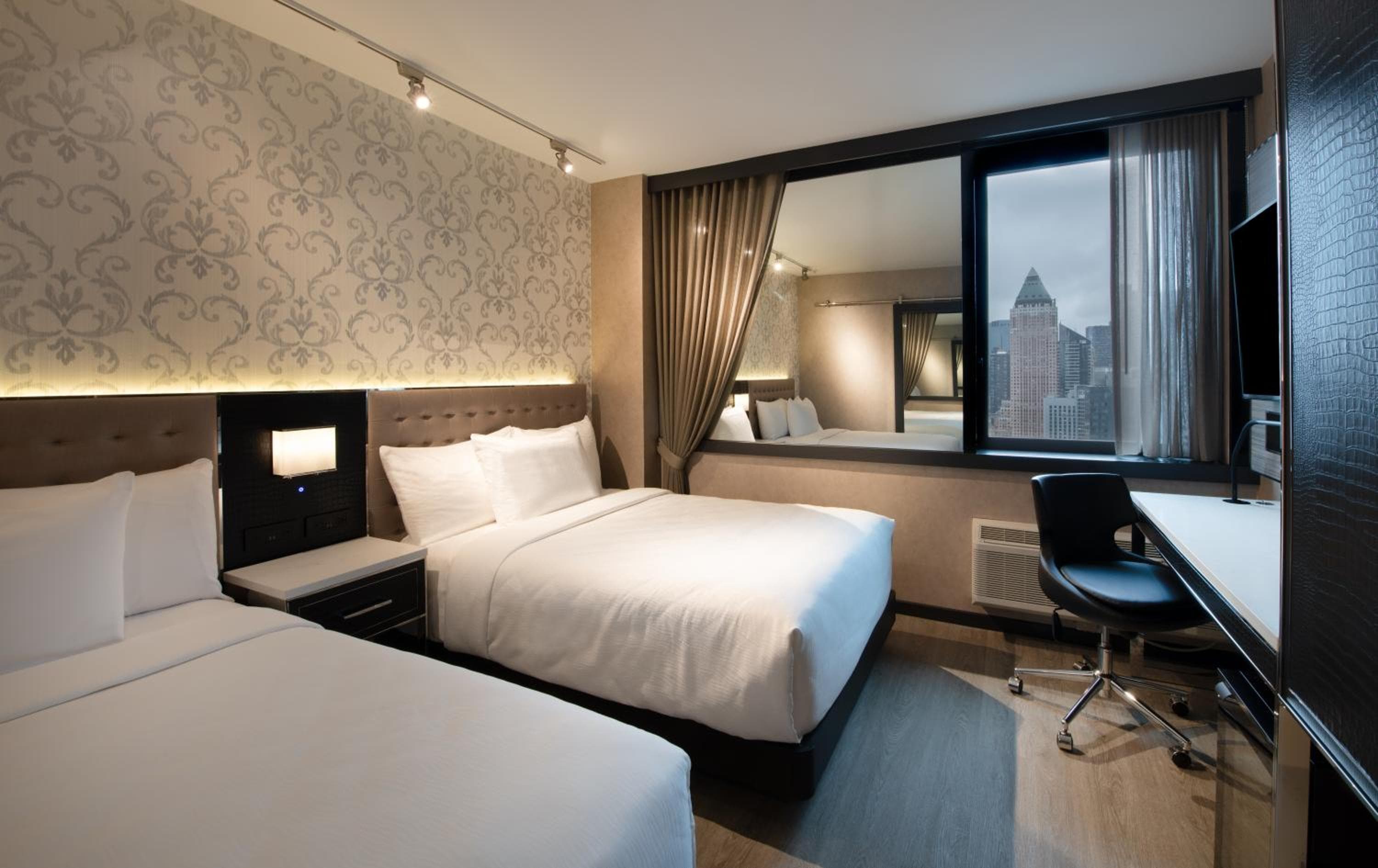 Hotel Aliz Times Square — 14