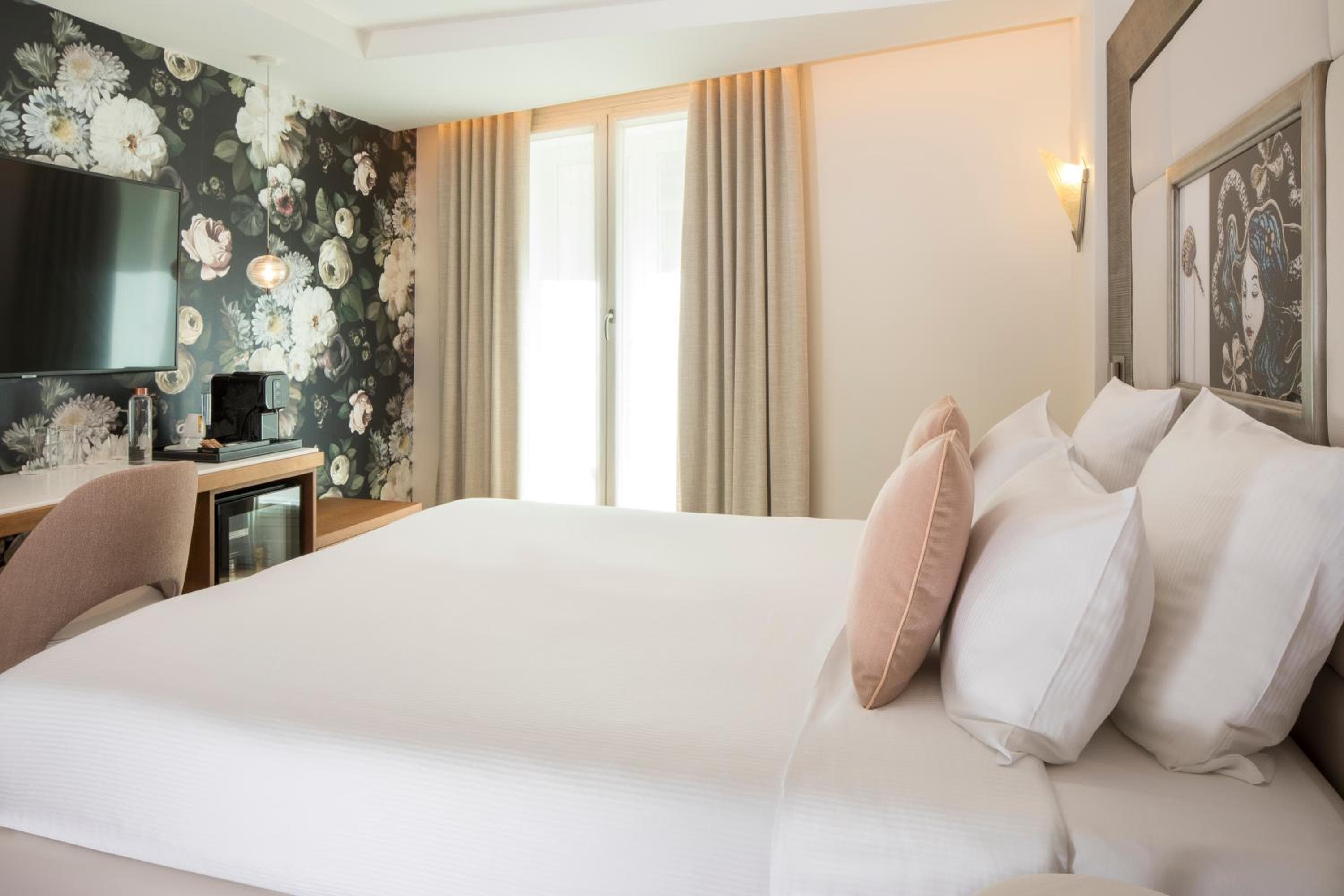 Hôtel des Champs-Elysées — 25