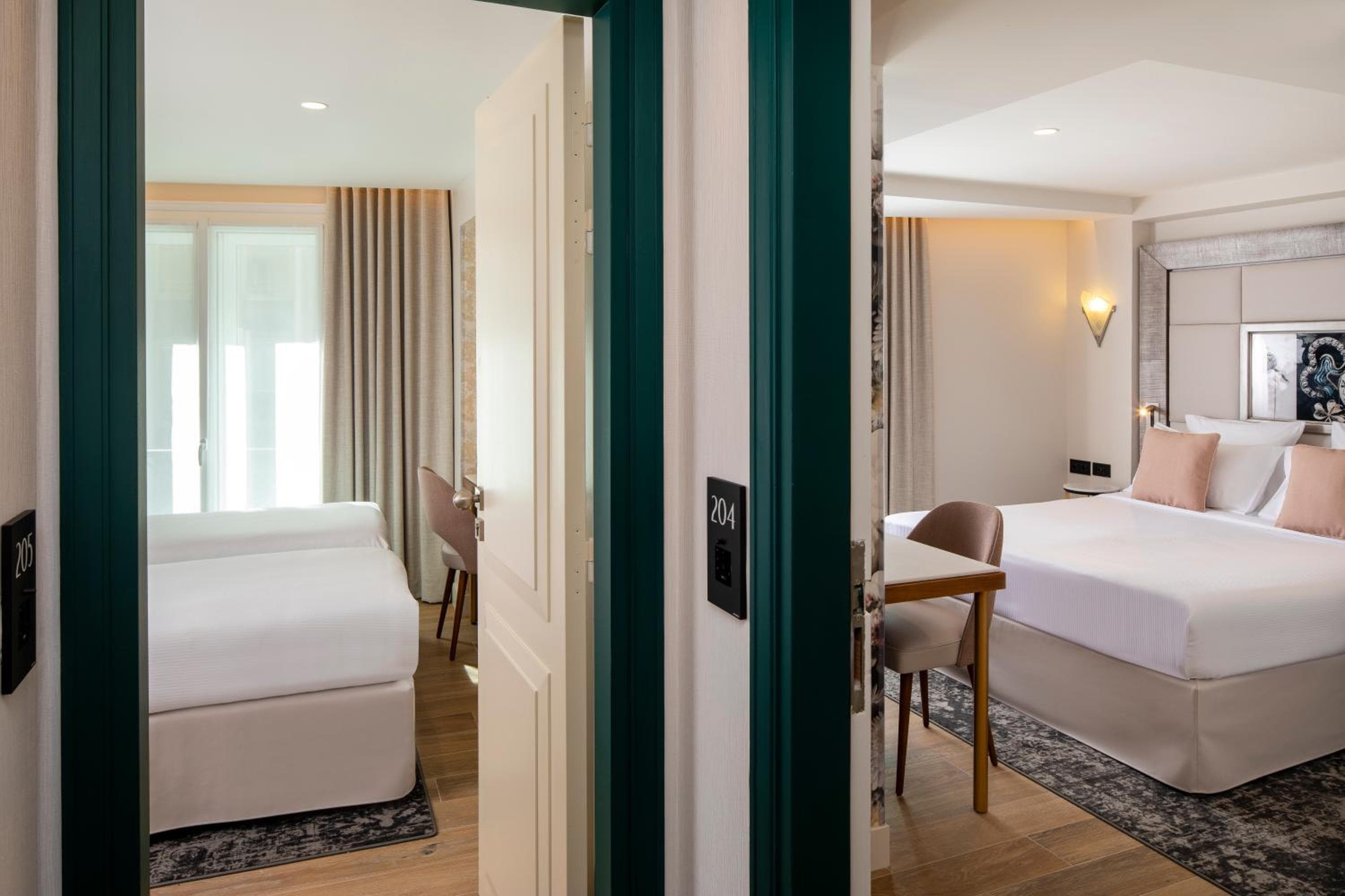 Hôtel des Champs-Elysées — 12