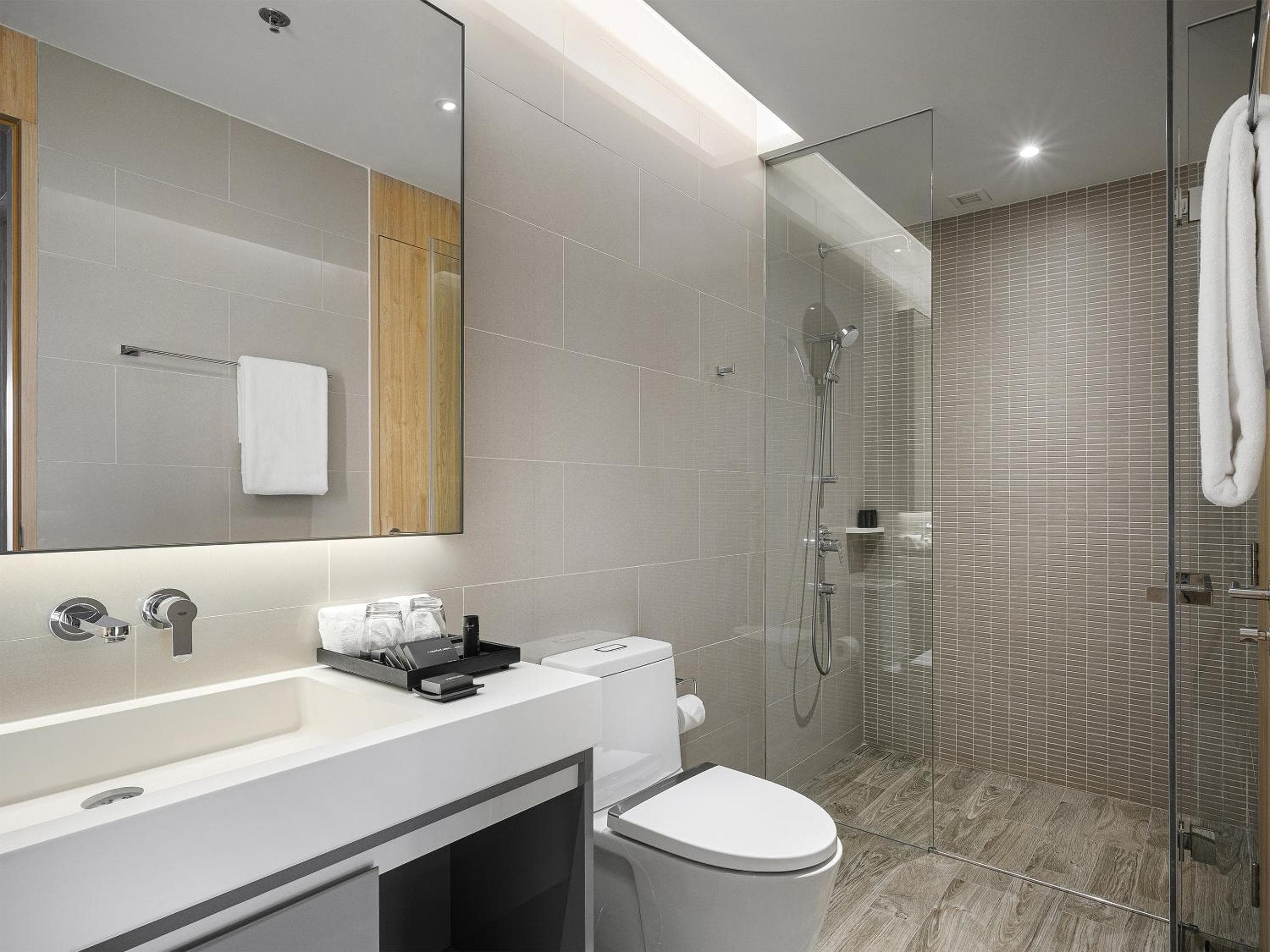 Oakwood Suites Bangkok — 26