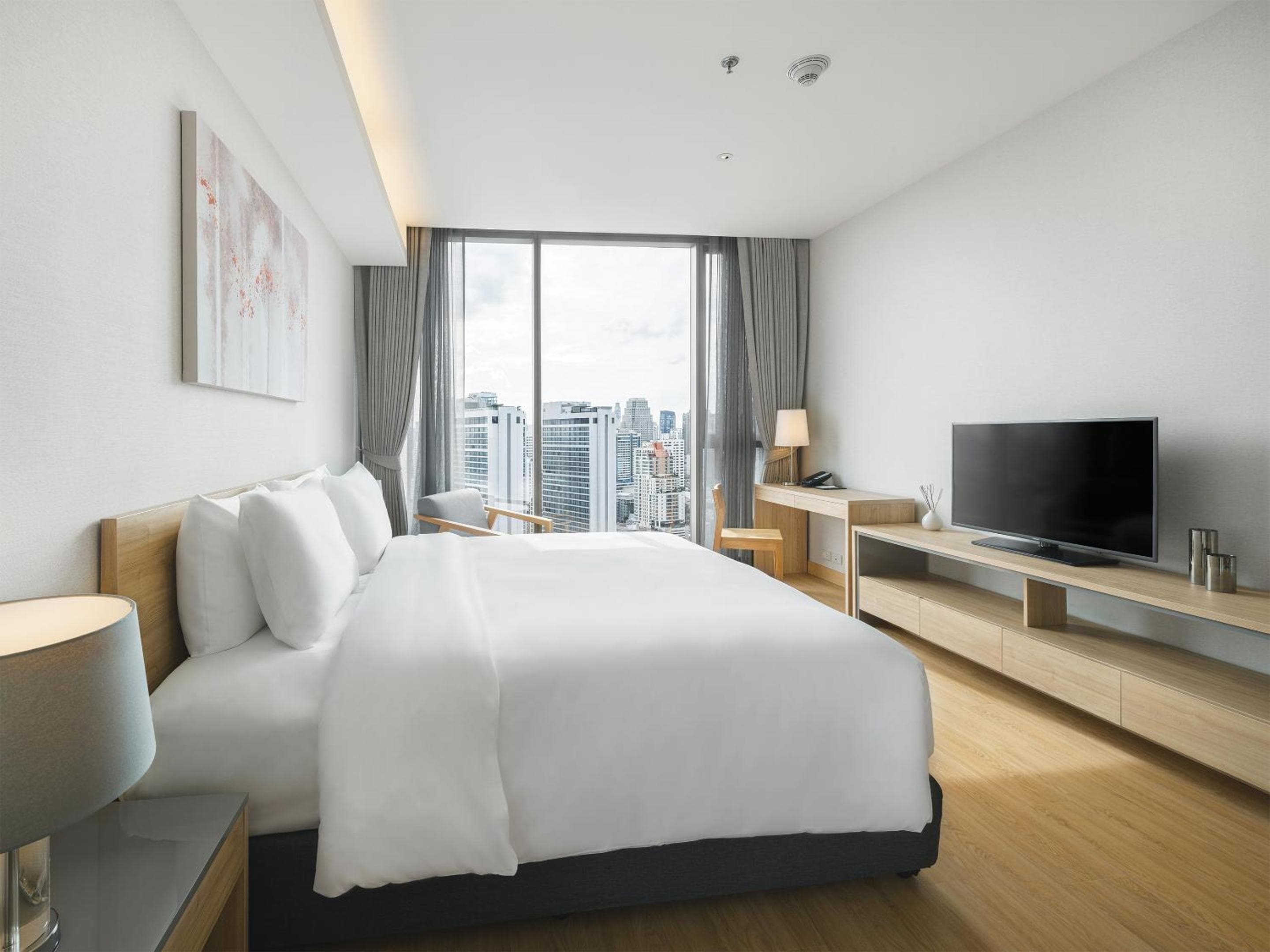 Oakwood Suites Bangkok — 17