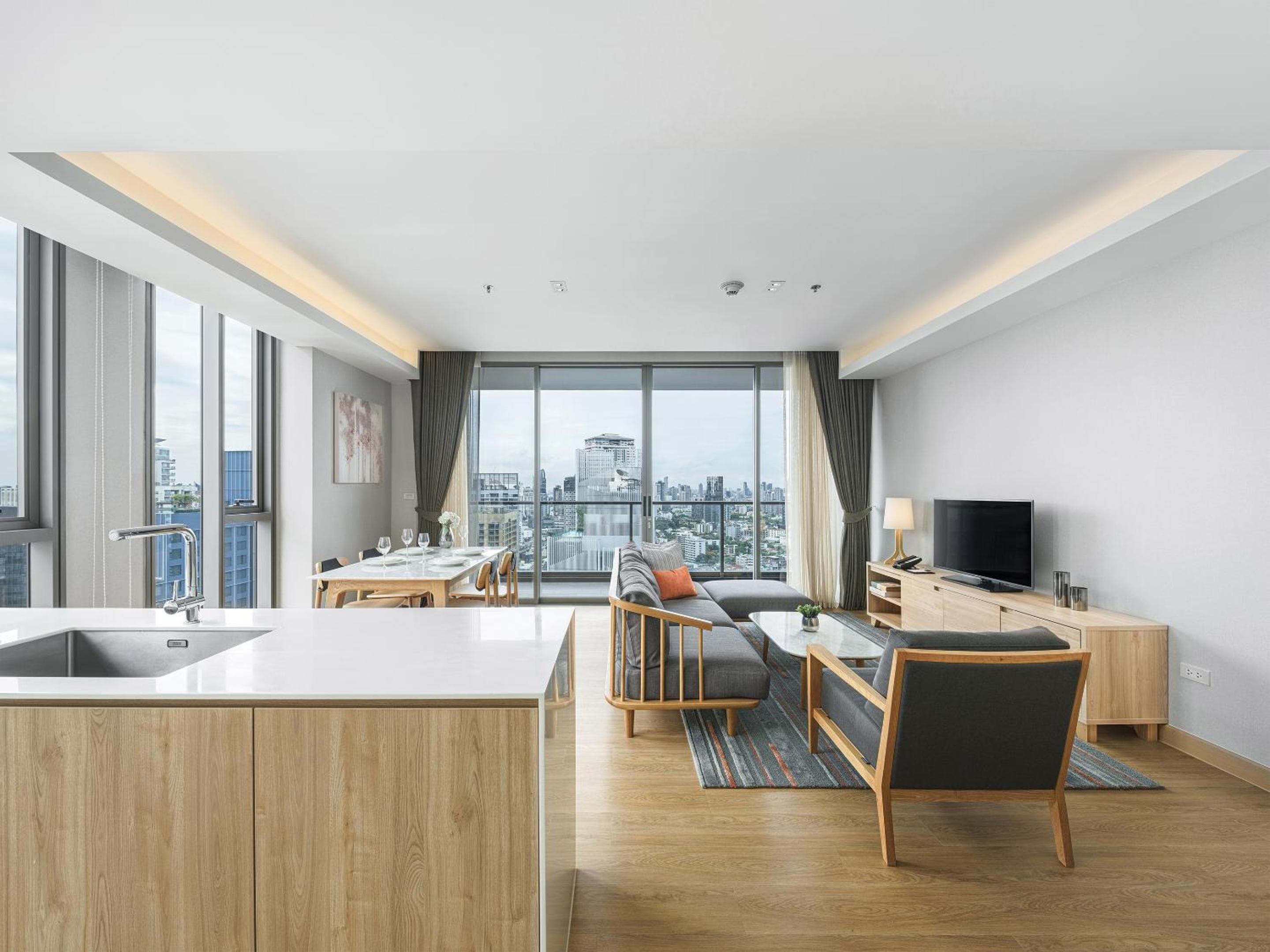 Oakwood Suites Bangkok — 9