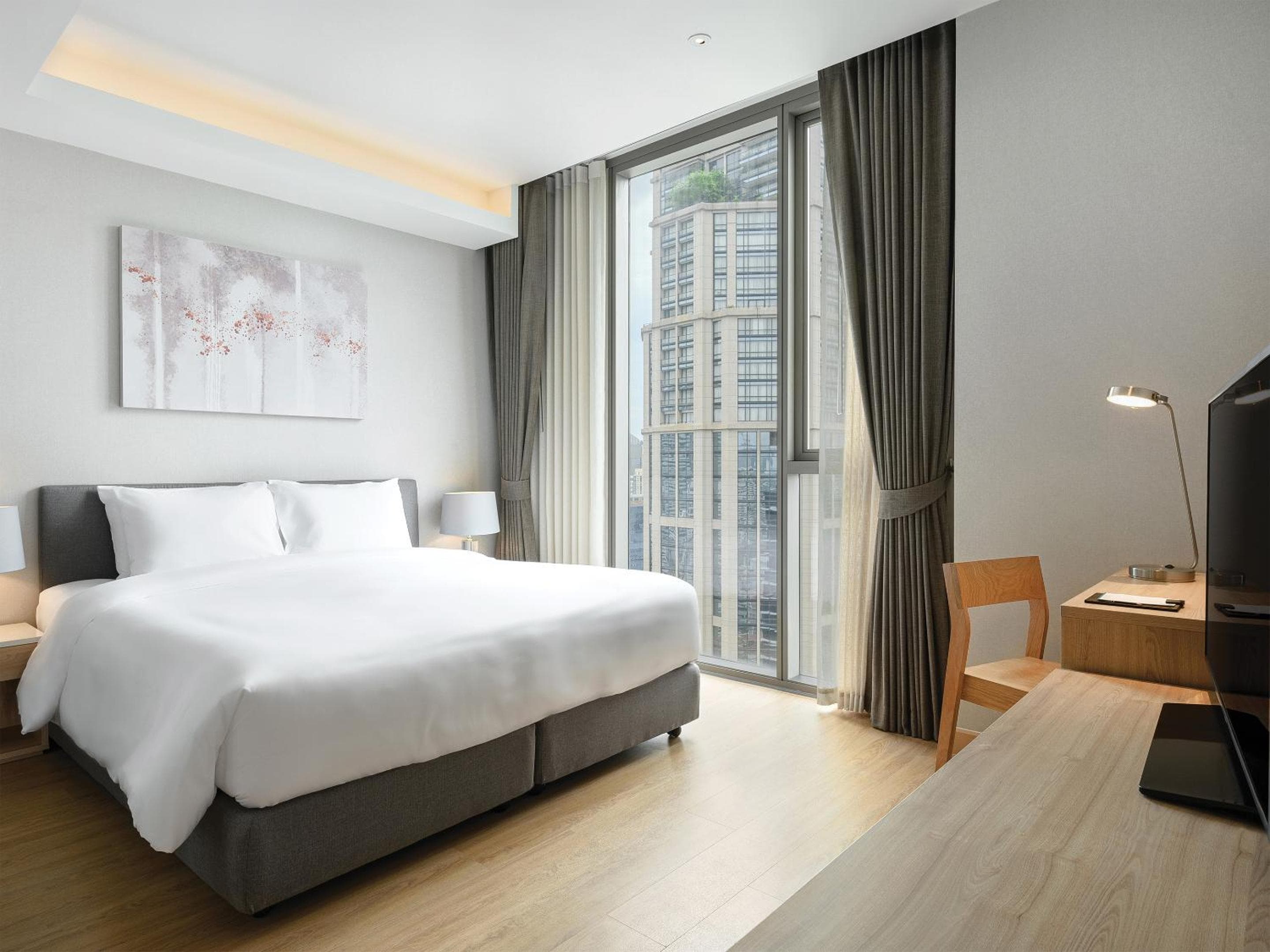Oakwood Suites Bangkok — 28