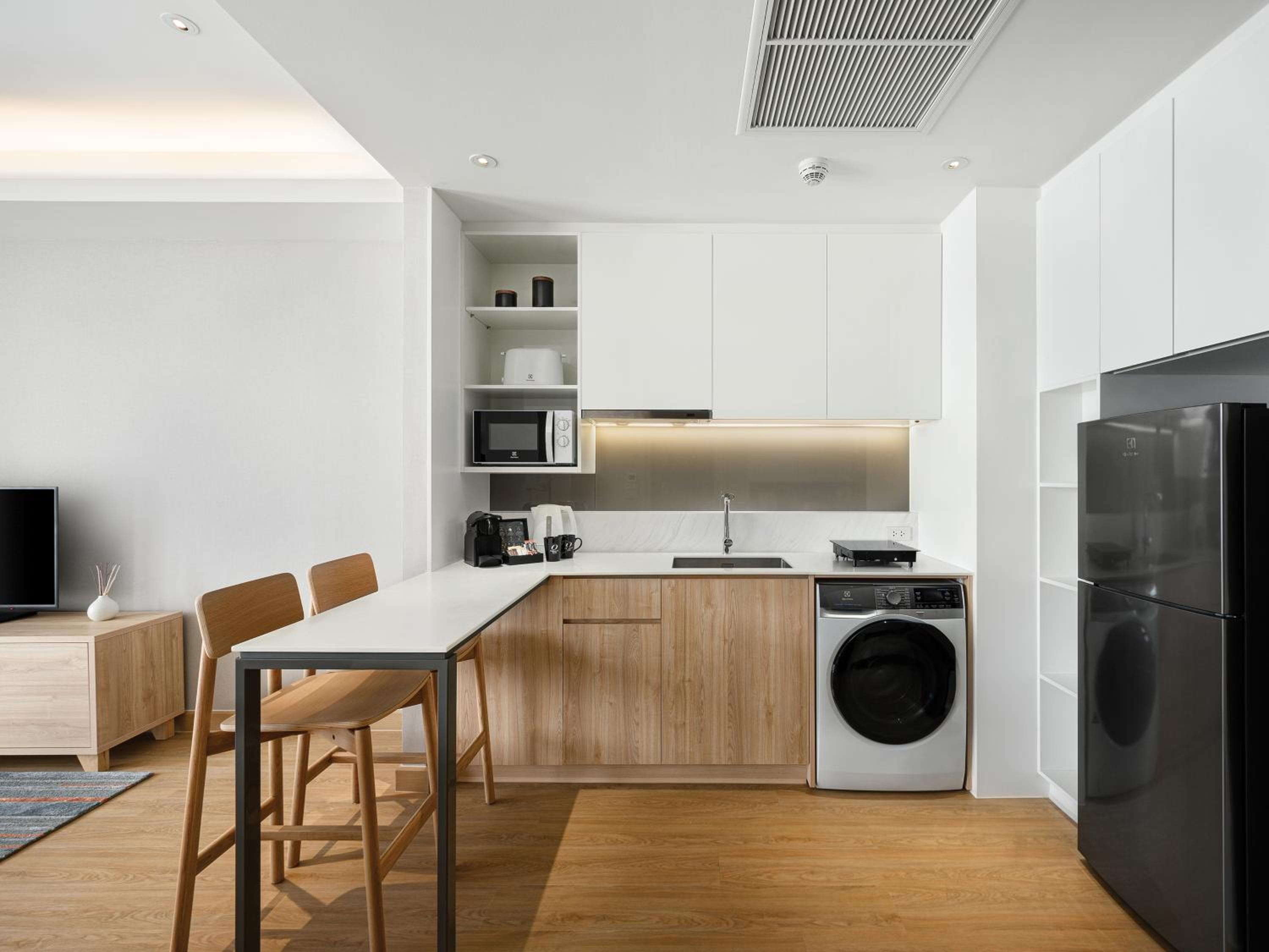 Oakwood Suites Bangkok — 19