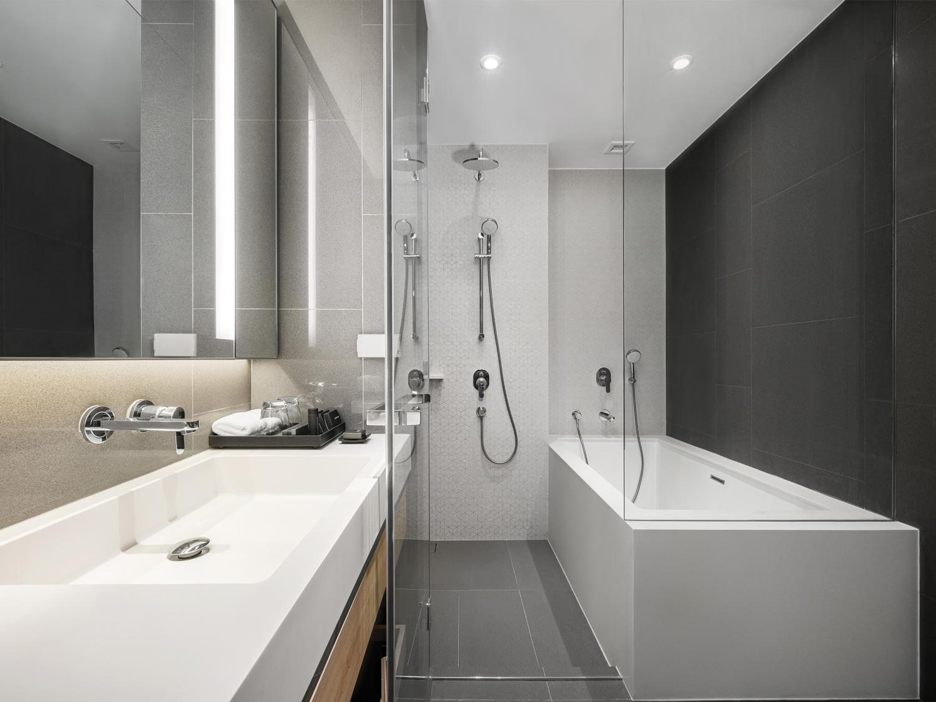 Oakwood Suites Bangkok — 4