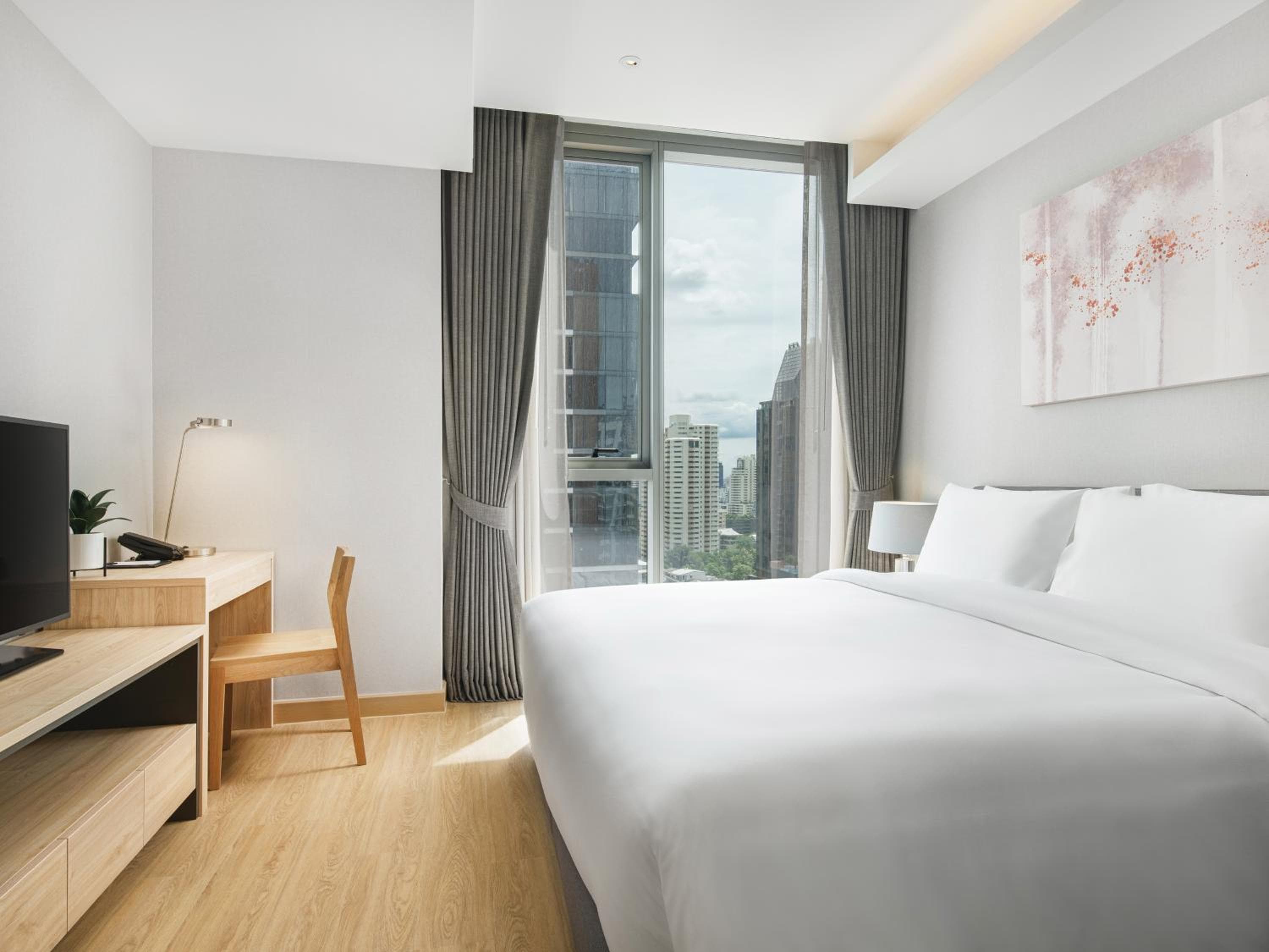 Oakwood Suites Bangkok — 3