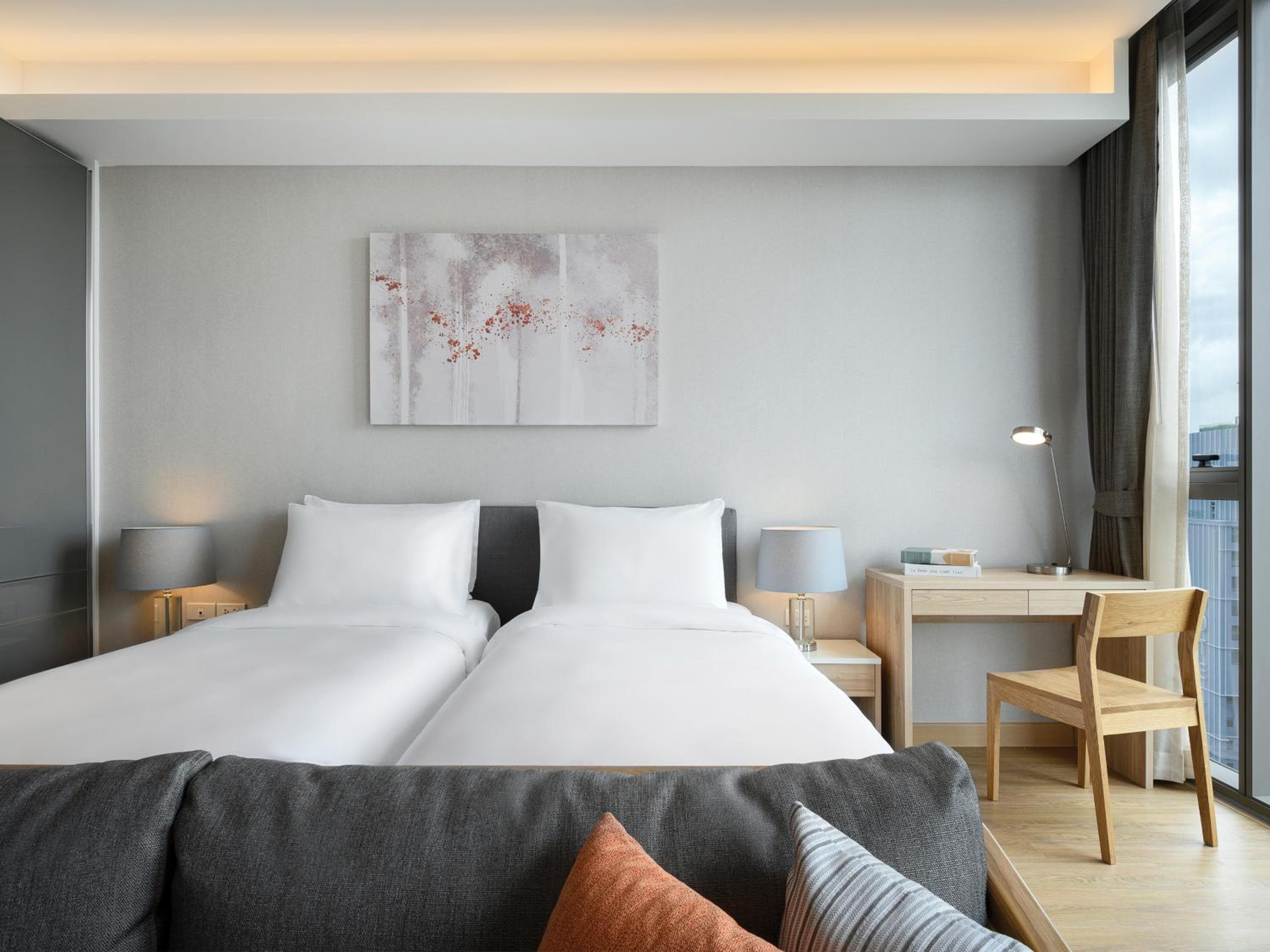 Oakwood Suites Bangkok — 25