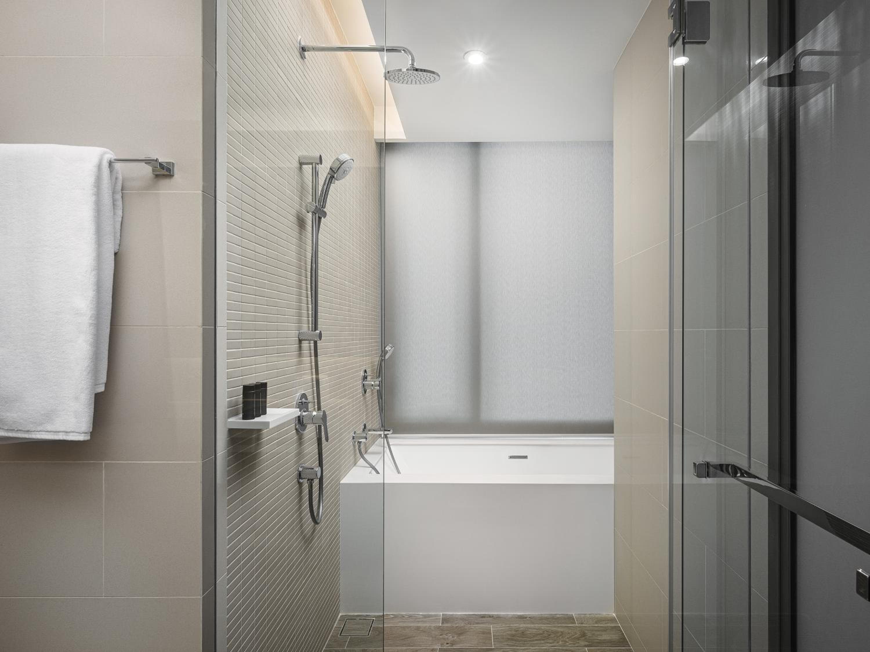 Oakwood Suites Bangkok — 26