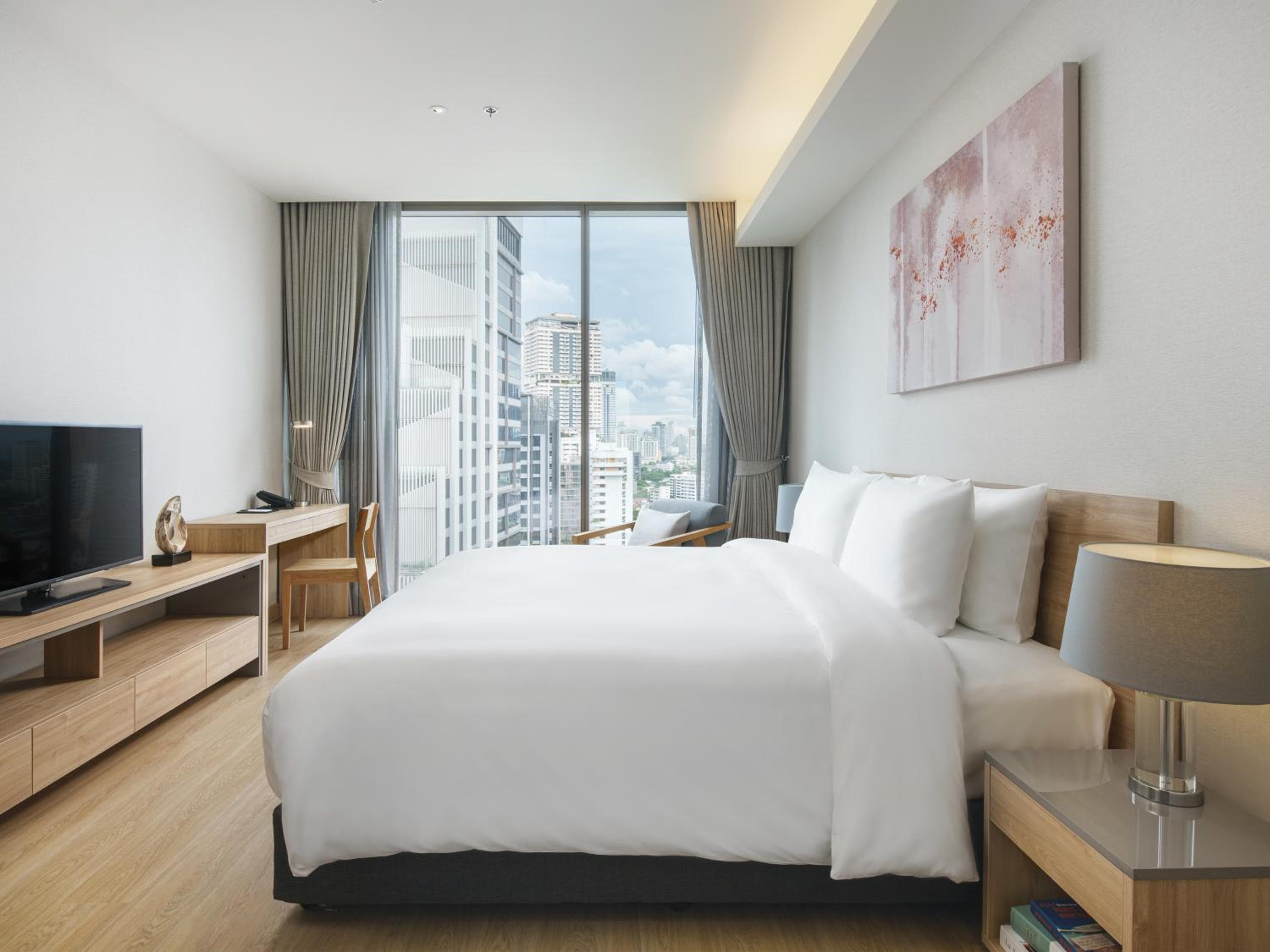 Oakwood Suites Bangkok — 30
