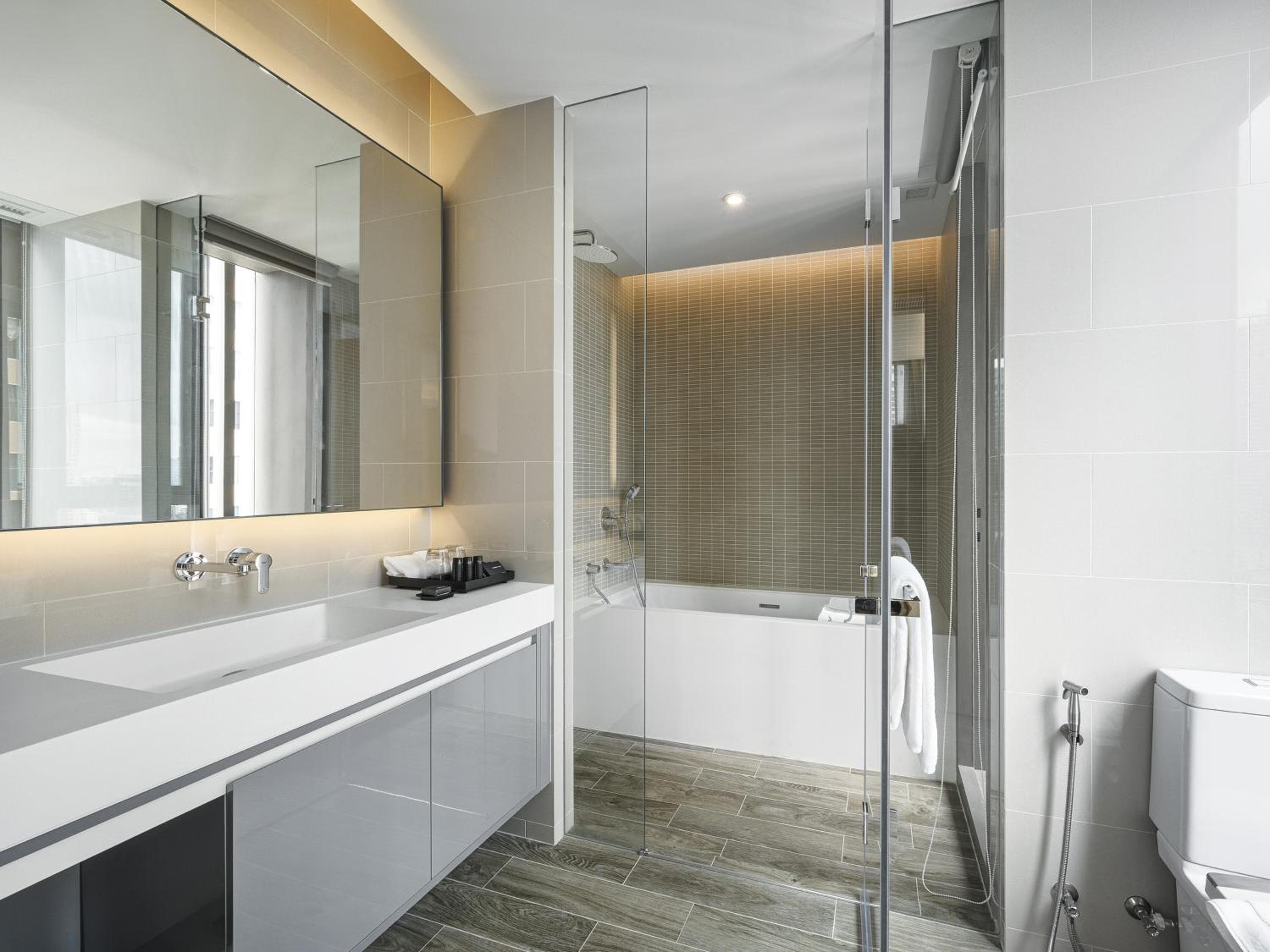 Oakwood Suites Bangkok — 20