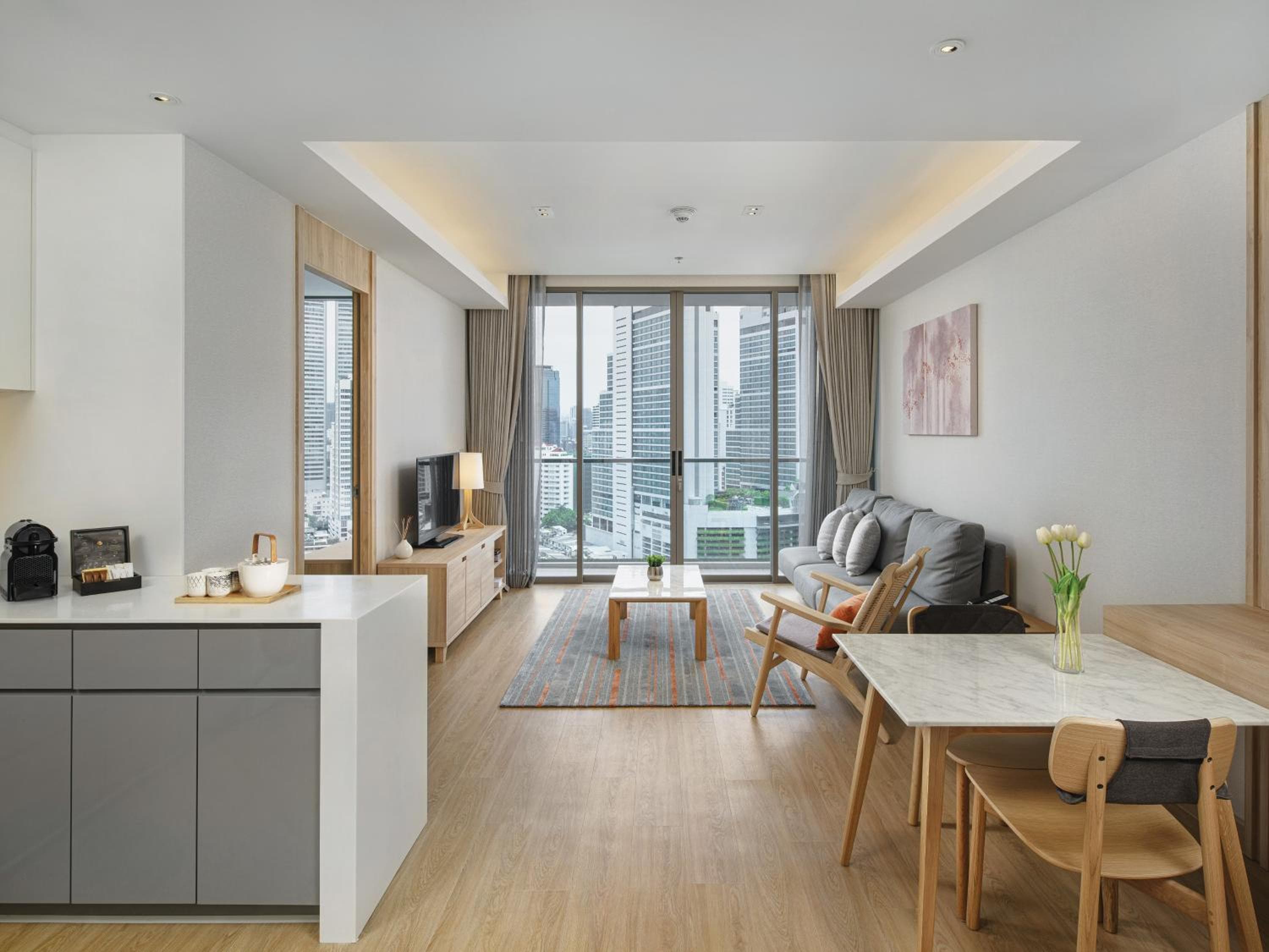 Oakwood Suites Bangkok — 22