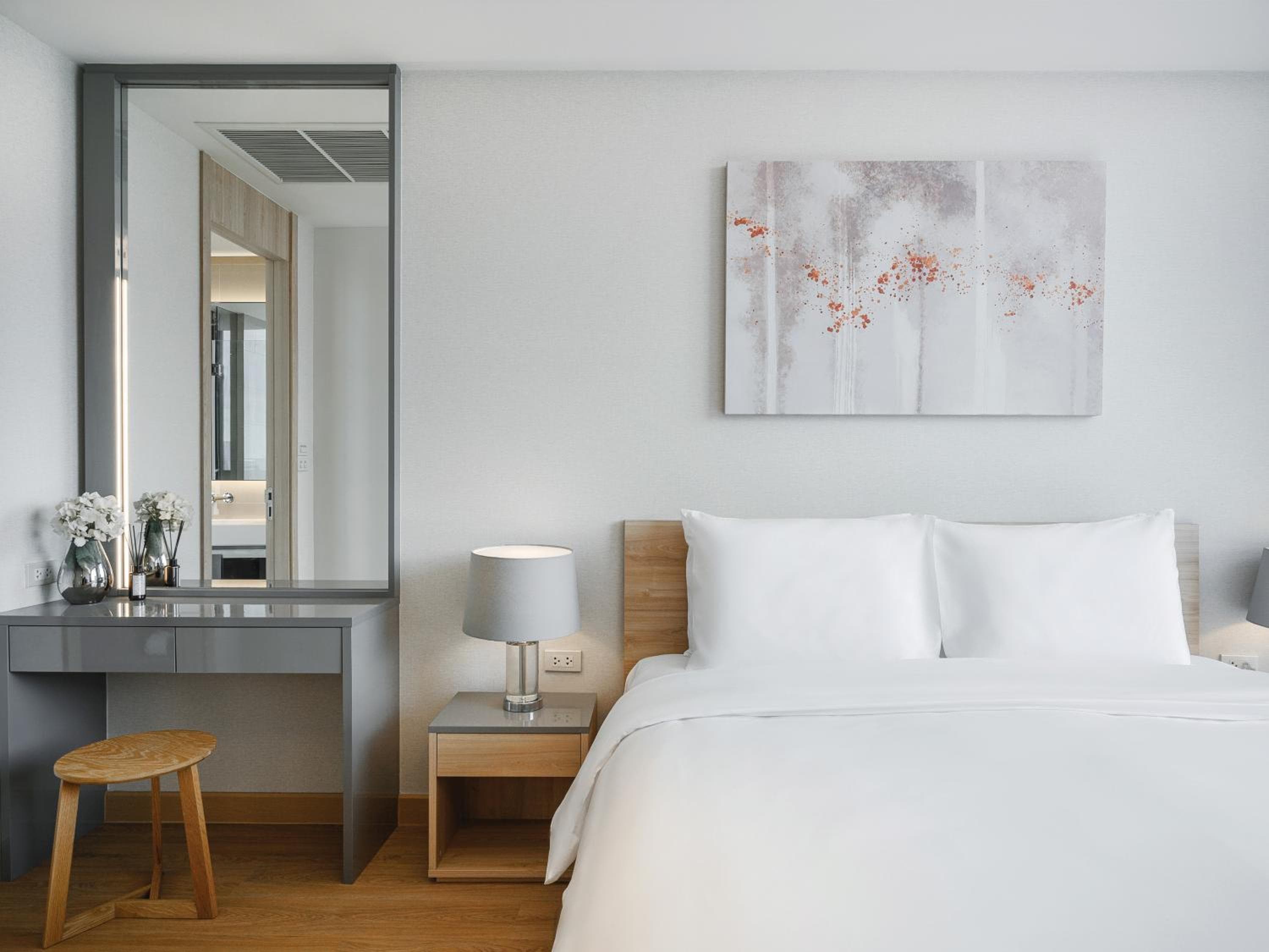 Oakwood Suites Bangkok — 24