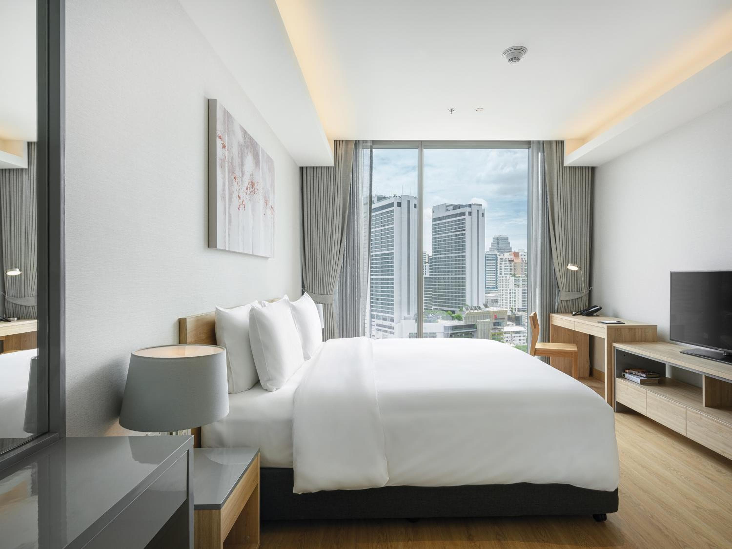 Oakwood Suites Bangkok — 25