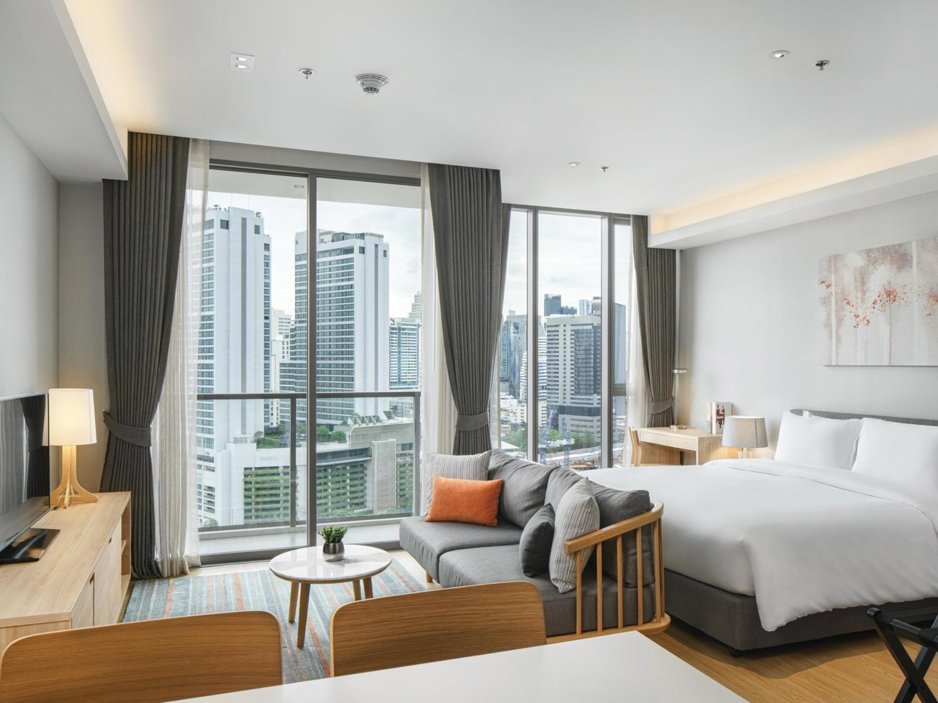 Oakwood Suites Bangkok — 19