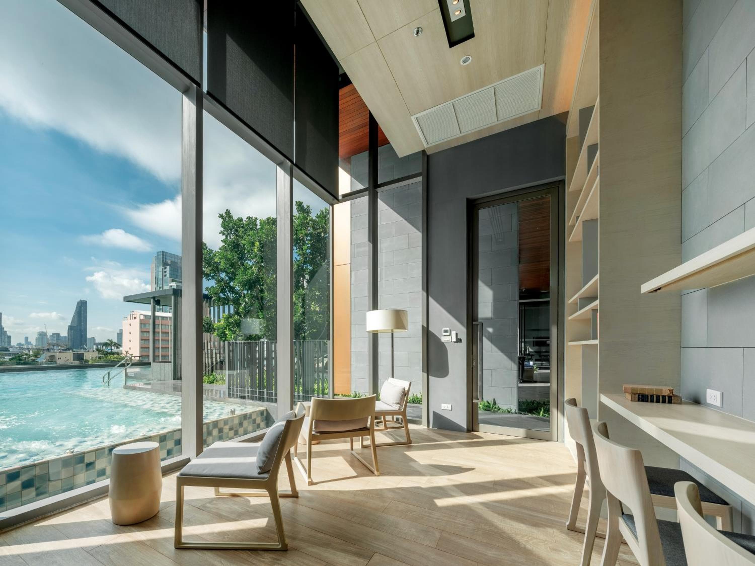 Oakwood Suites Bangkok — 11