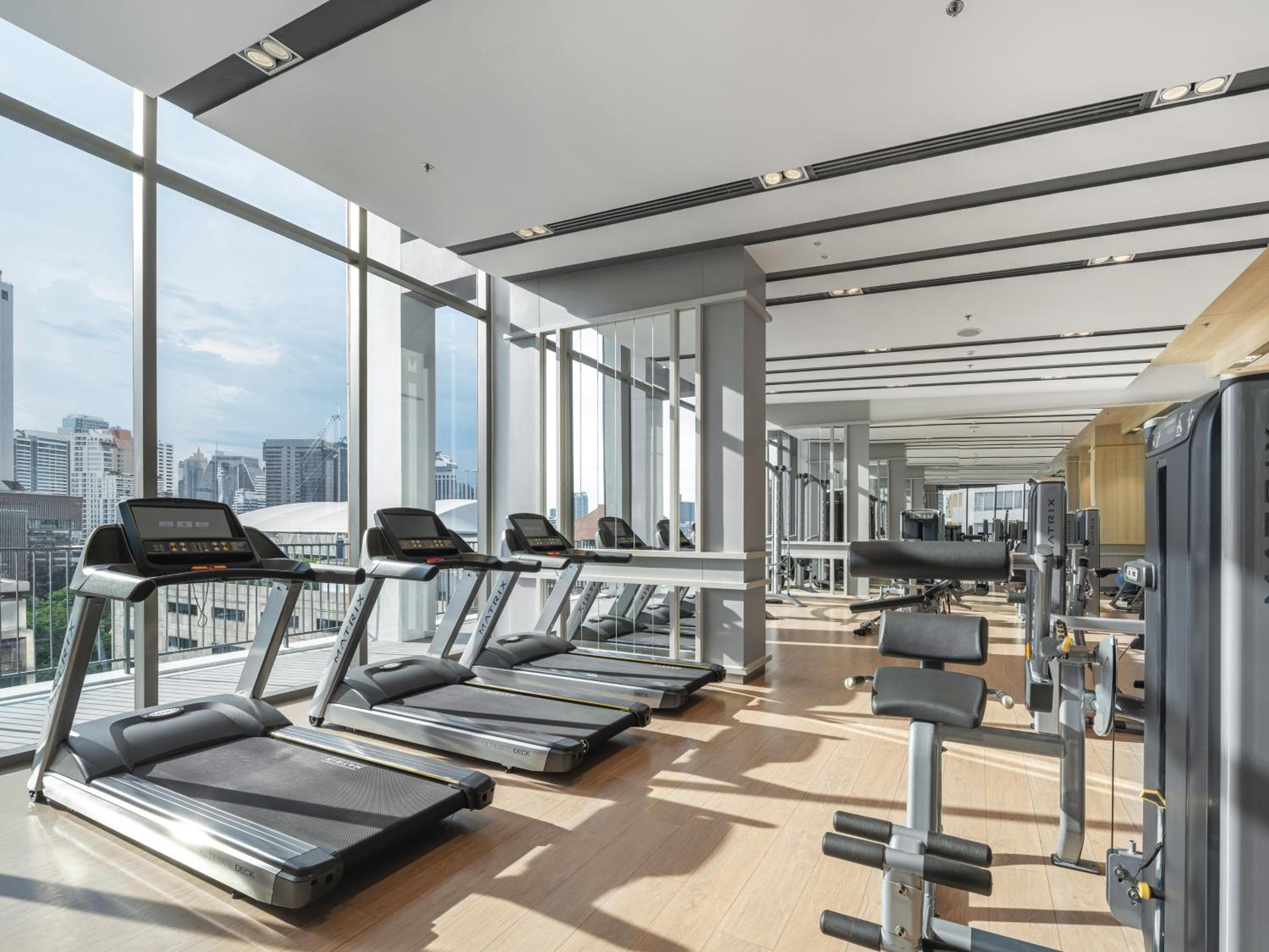 Oakwood Suites Bangkok — 13