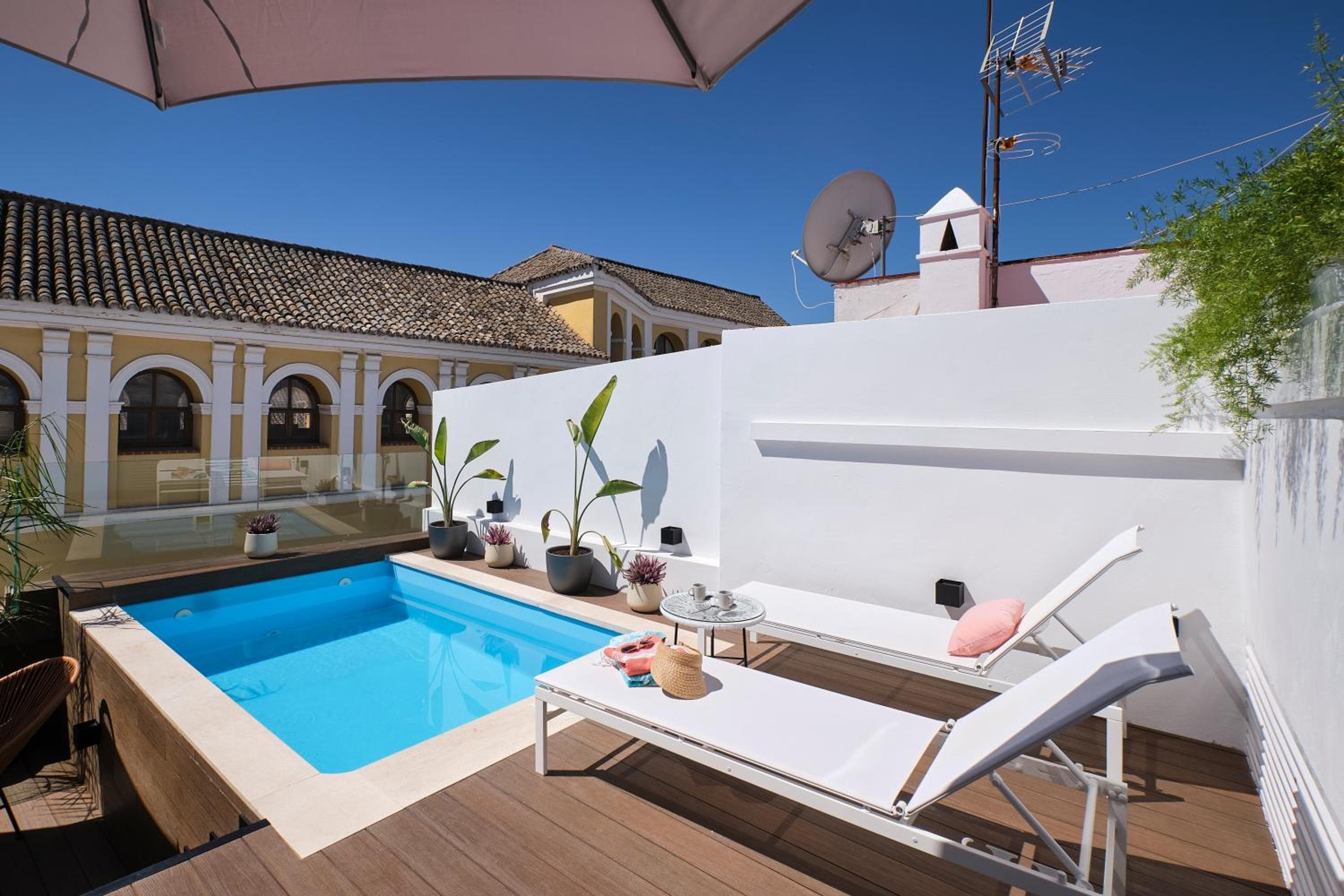 Sweet Sevilla Suites - Smart Hotel — 10