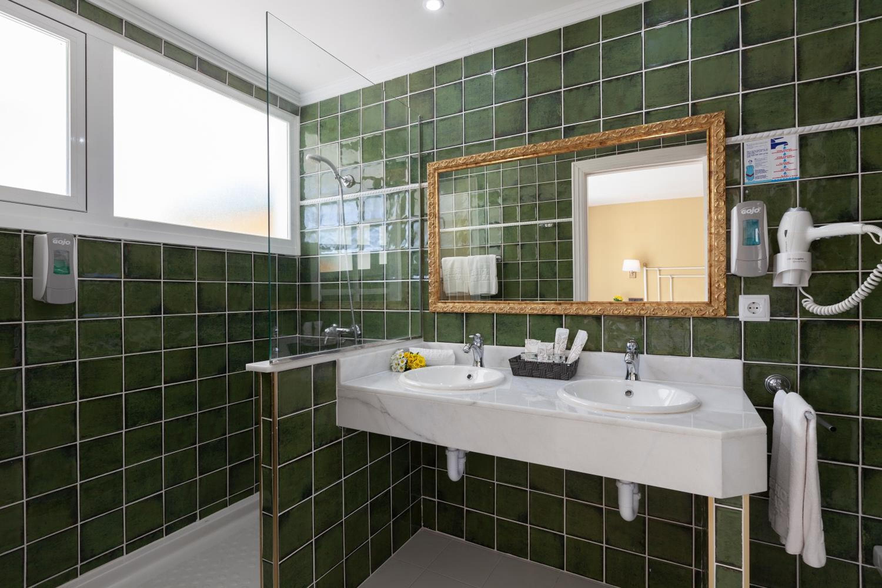 Hotel Araxá - Sólo Adultos — 8