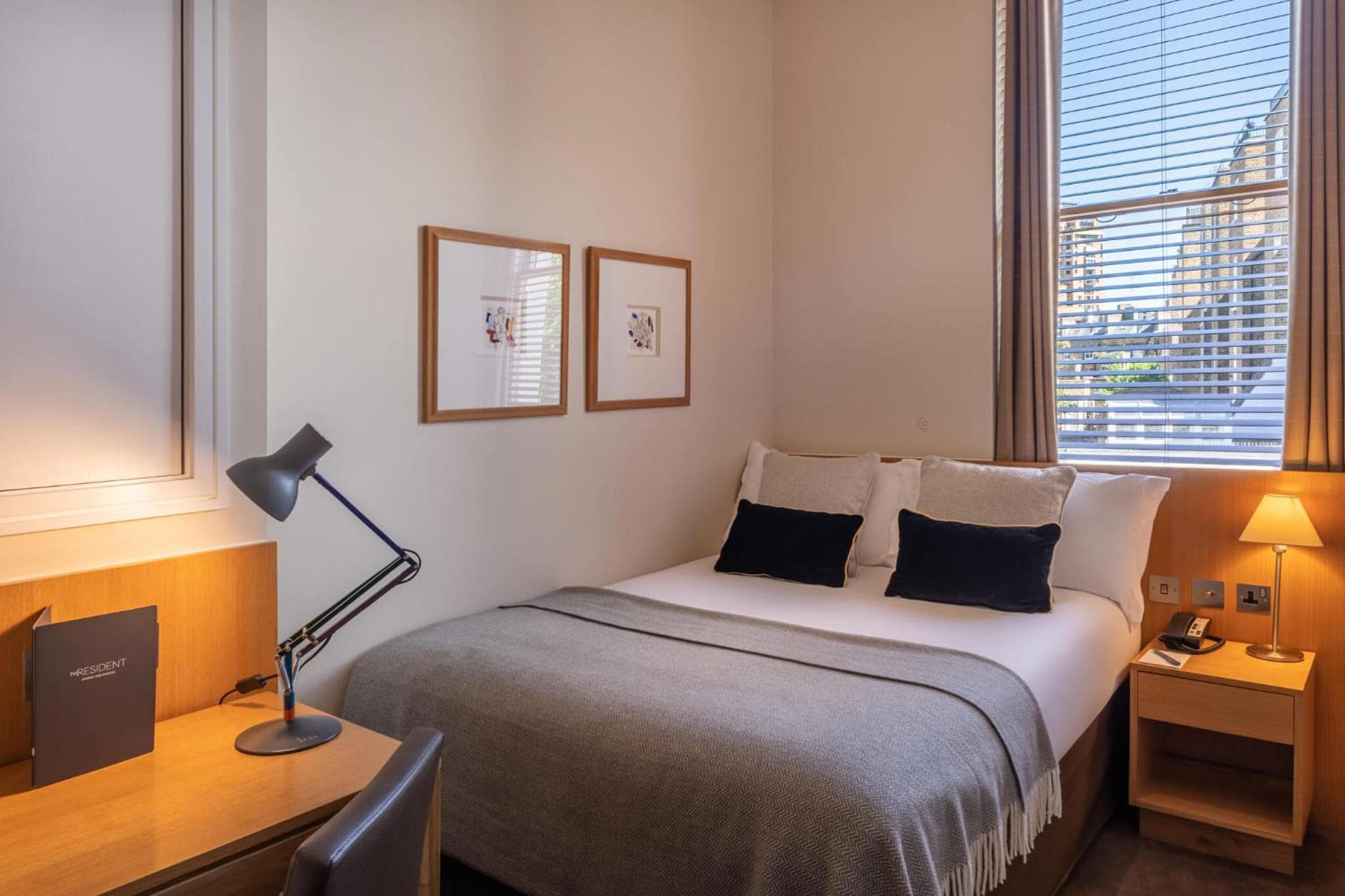 El residente Kensington — 13